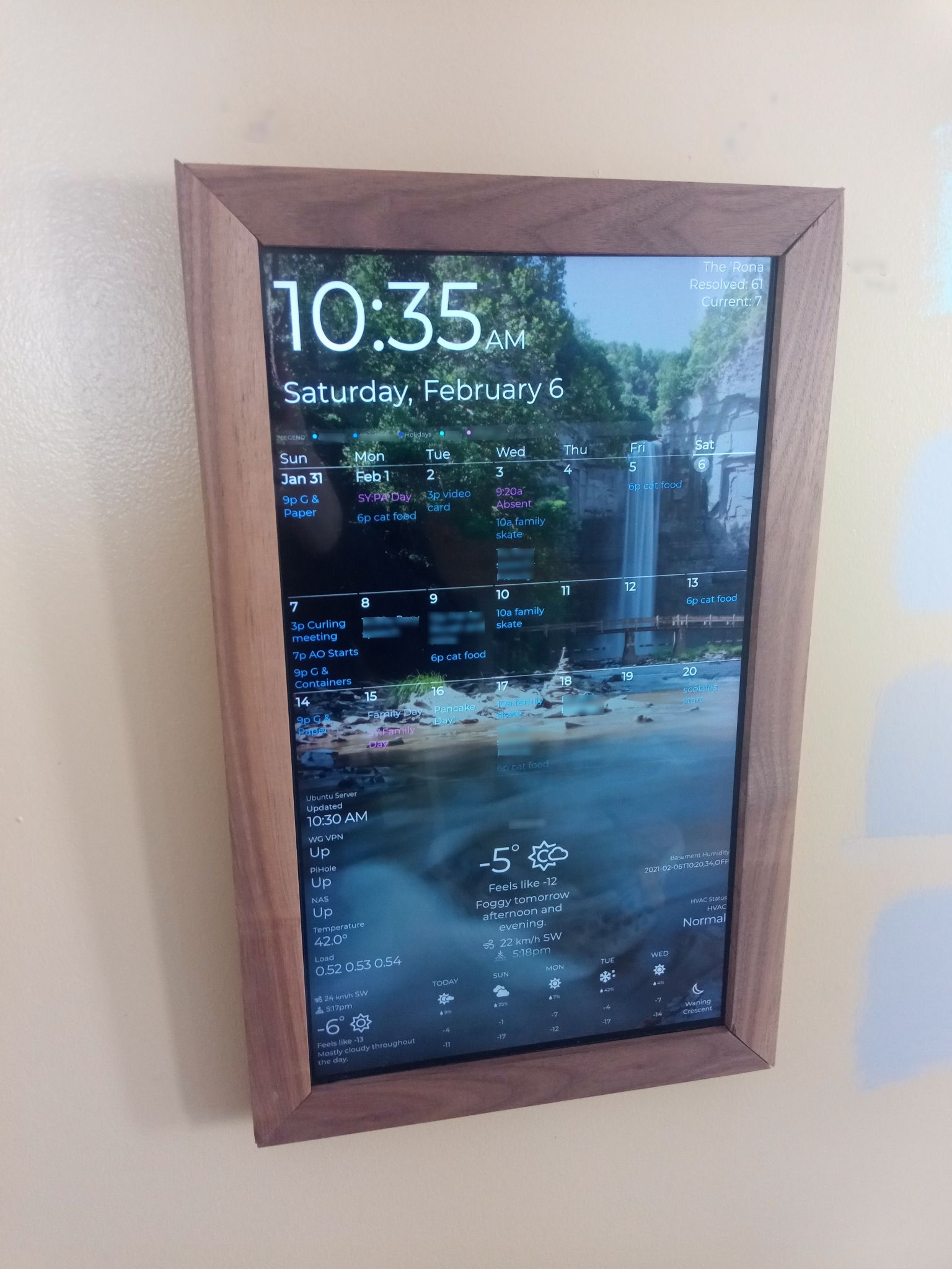 PiPowered dakboard with custom walnut frame r/dakboard