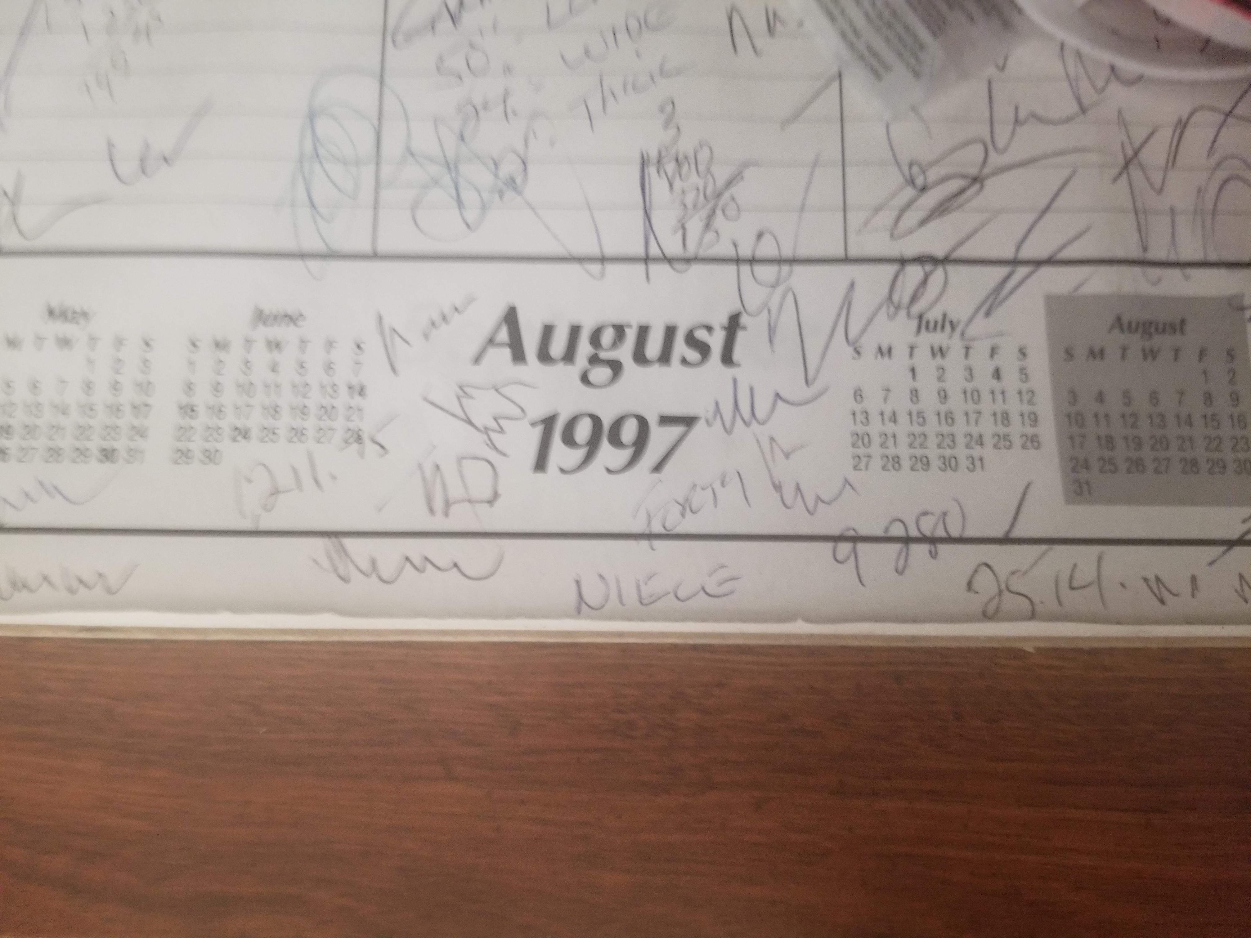 My dad hasn't changed his desk calendar in 25 years r/mildlyinteresting