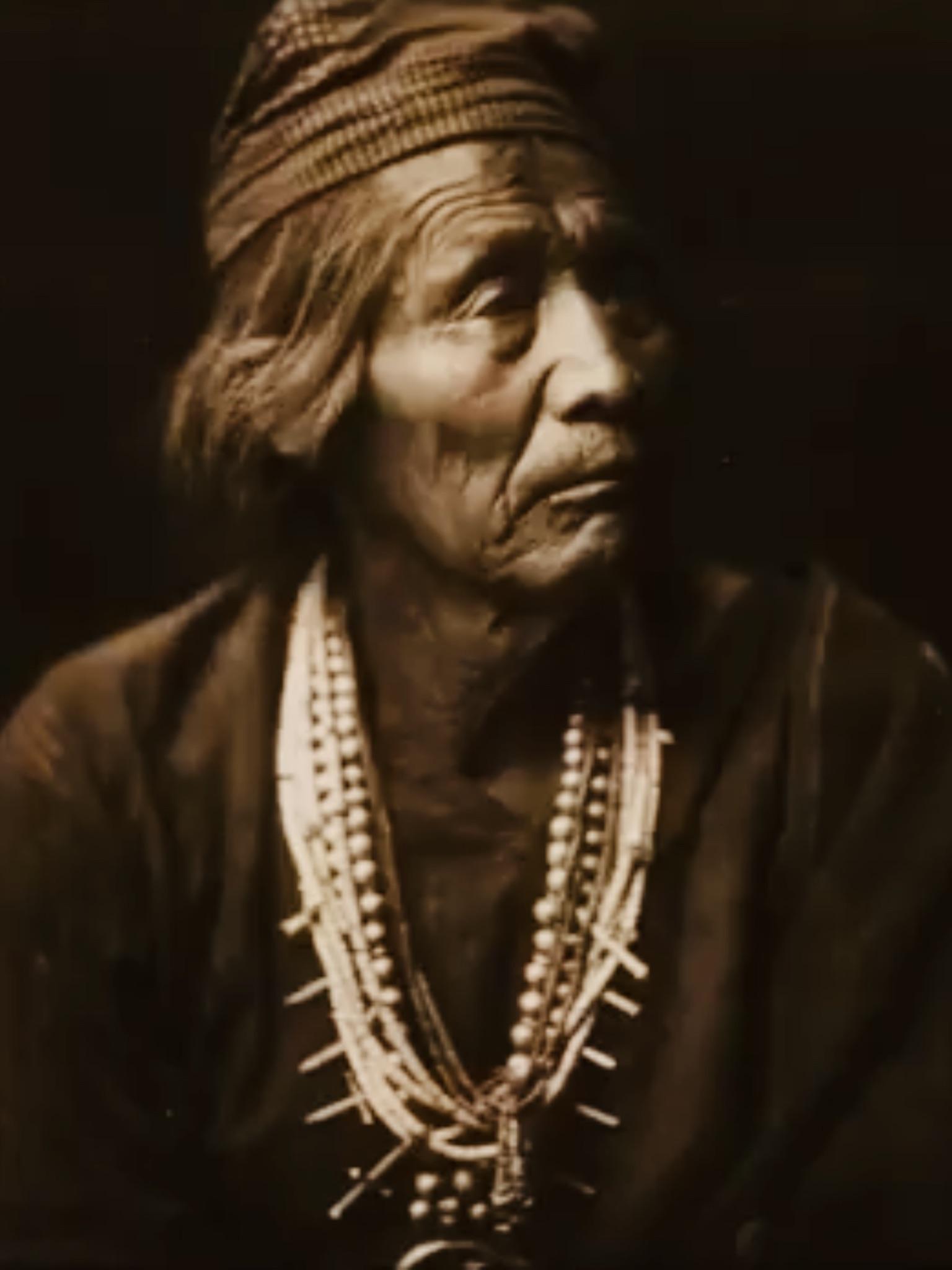 Nesjaja Hatali, a Navajo Medicine Man 1904 r/OldSchoolCool