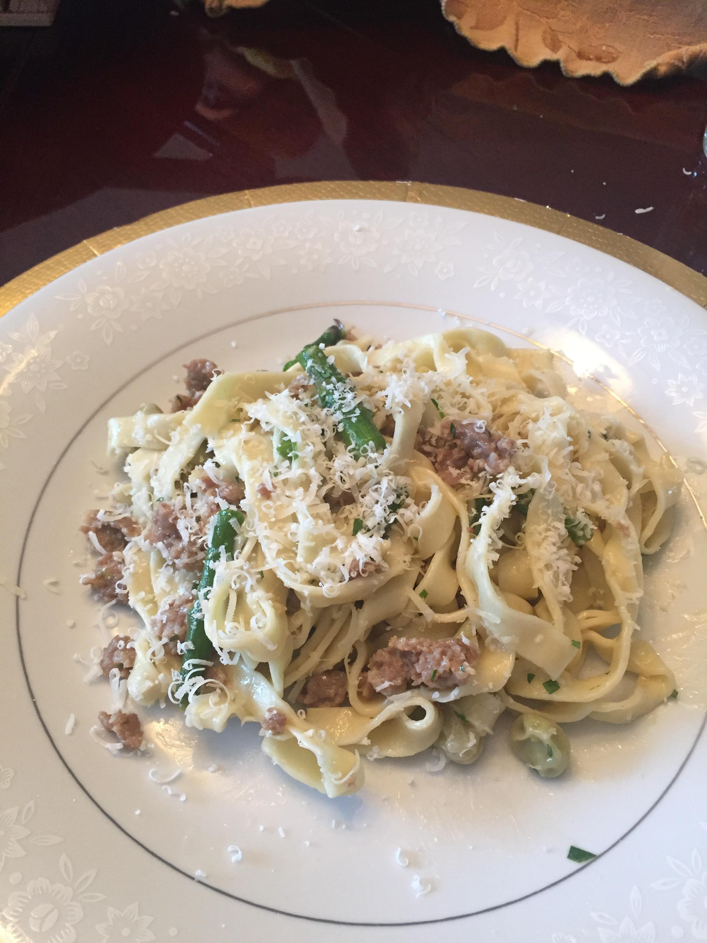 [Homemade] Fresh Fettuccini, Italian Sausage, Asparagus, Spring Onion