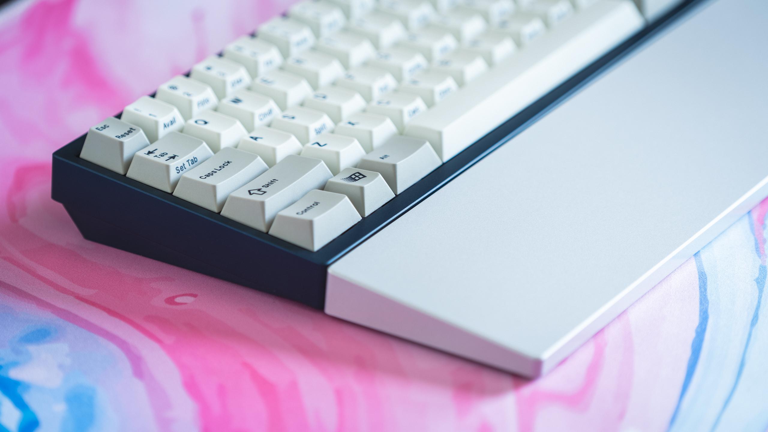 Vega x Desko Black x Vega Wrist Rest R2 r/MechanicalKeyboards