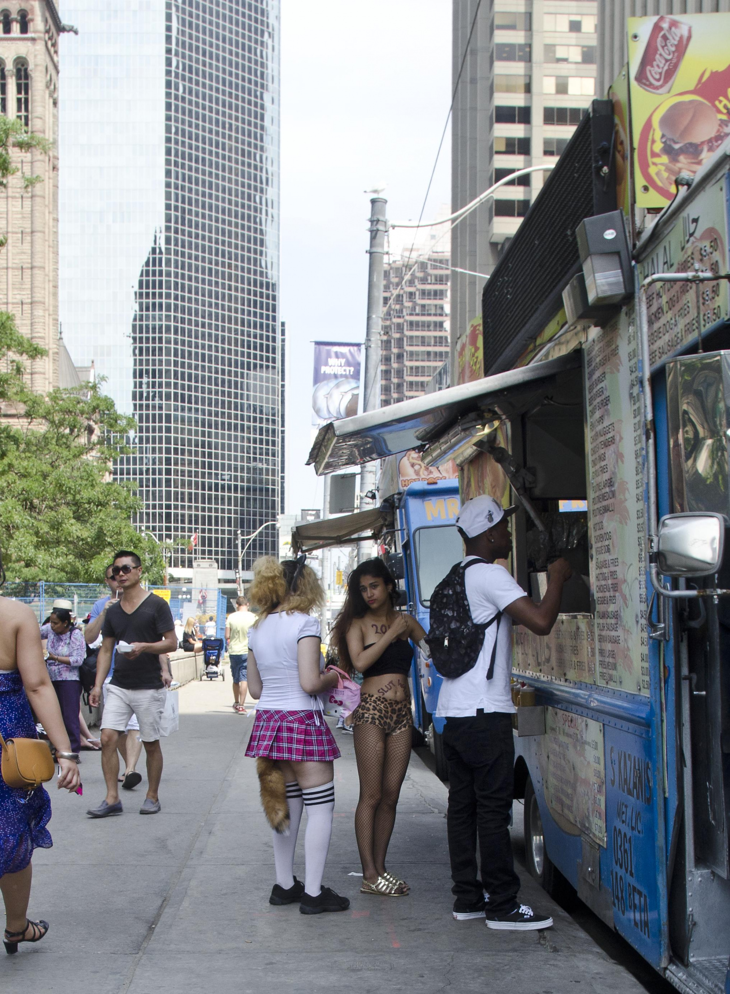 Wearing her butt plug in public r/trashy