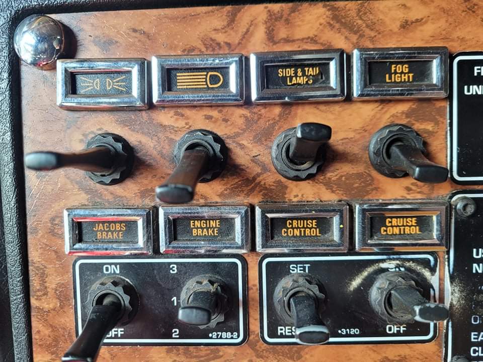 Kenworth W900 switch labels, need help finding parts/part numbers please r/Truckers