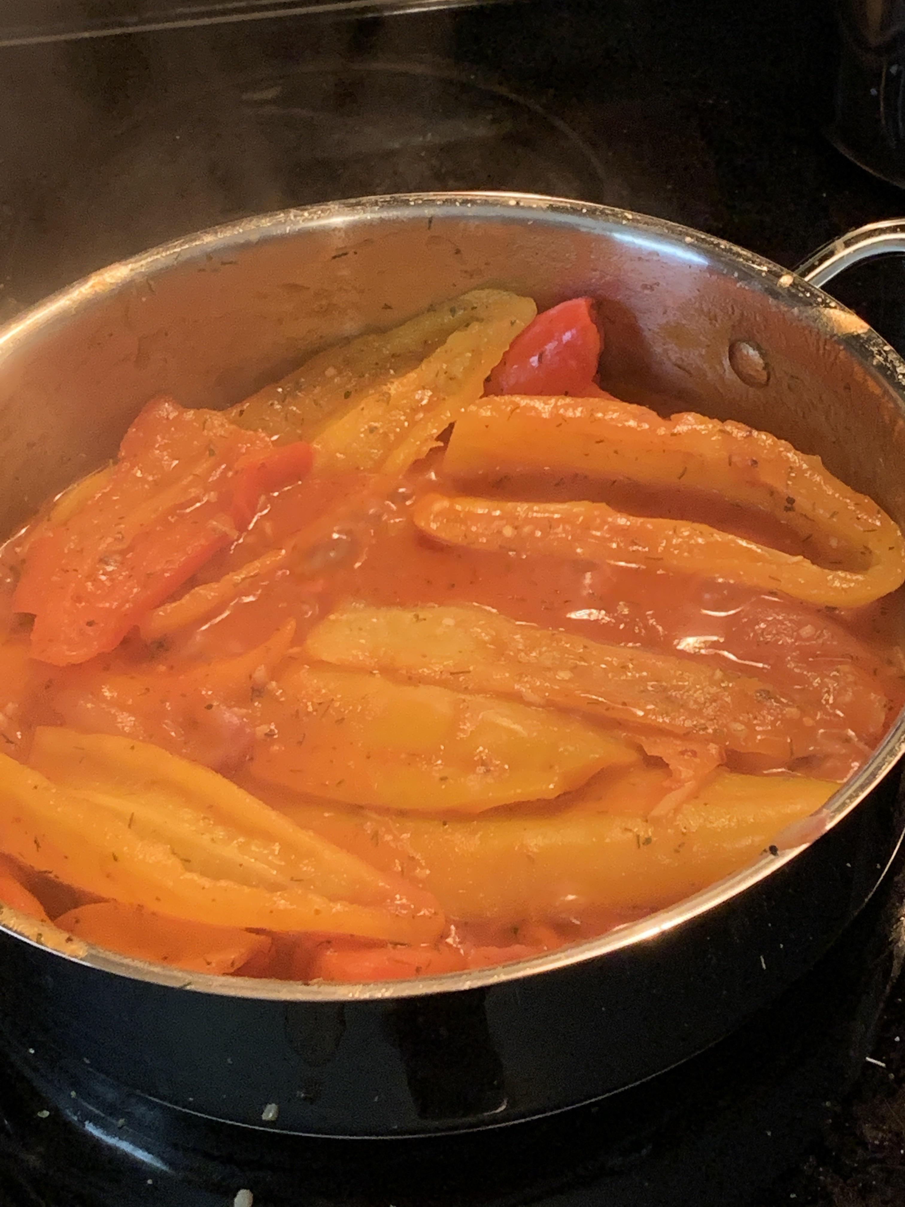 Entire pot is 330 calories 14 oz sweet peppers about a cup of tomato