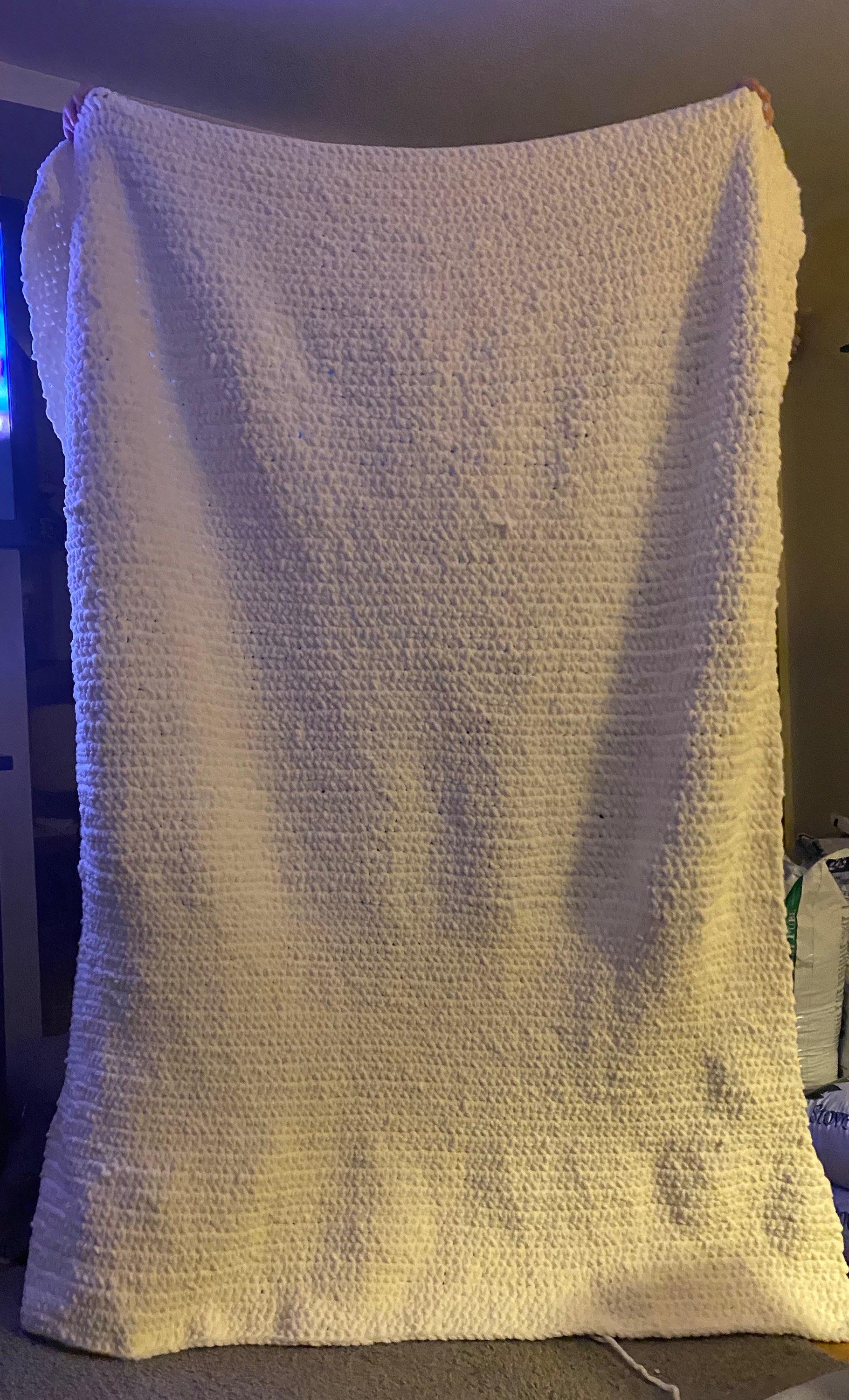 Finished my first blanket ever tonight ) r/crochet