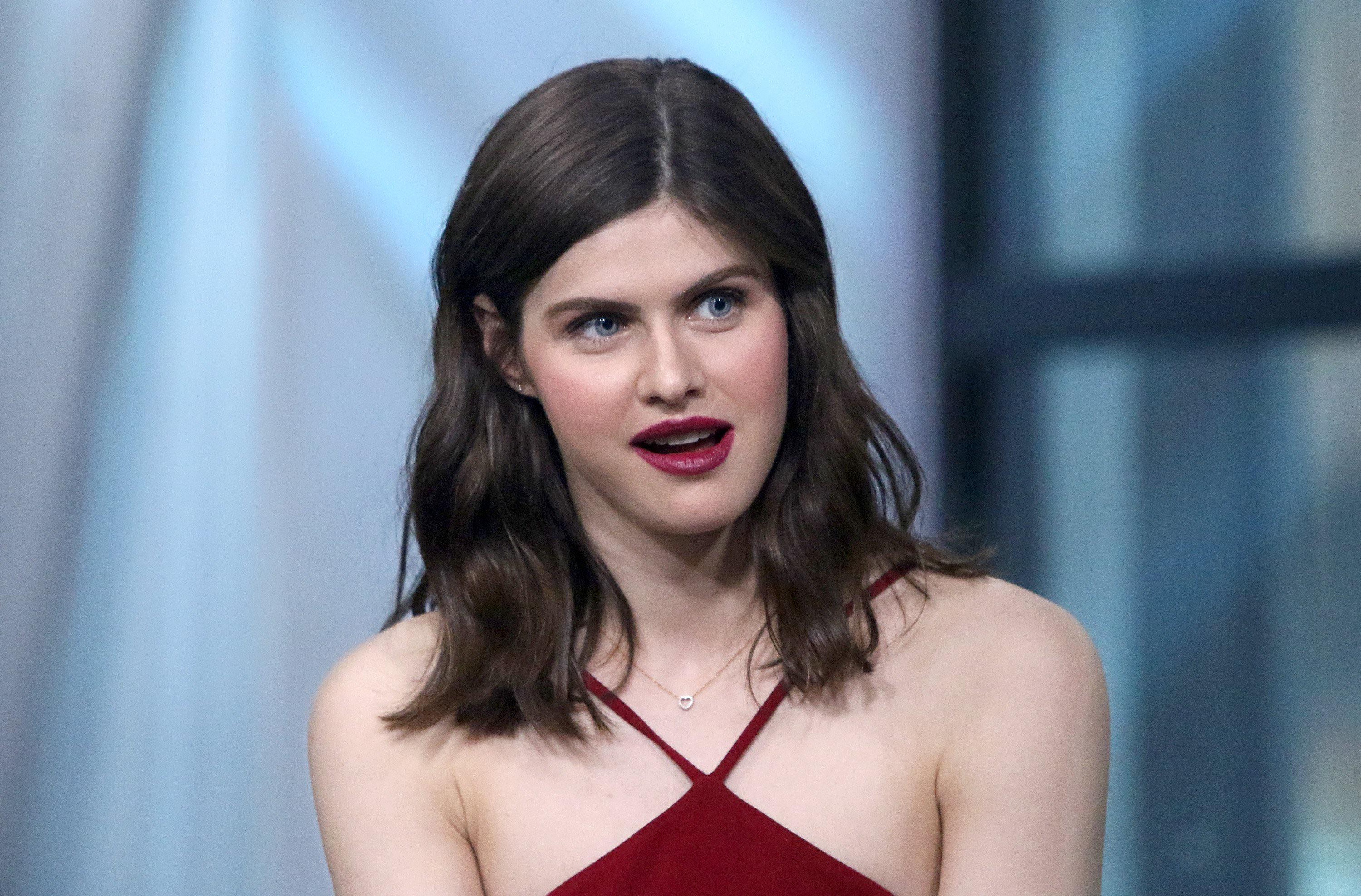 🔞Red lips of Alexandra Daddario NUDE | | CelebrityNakeds.com