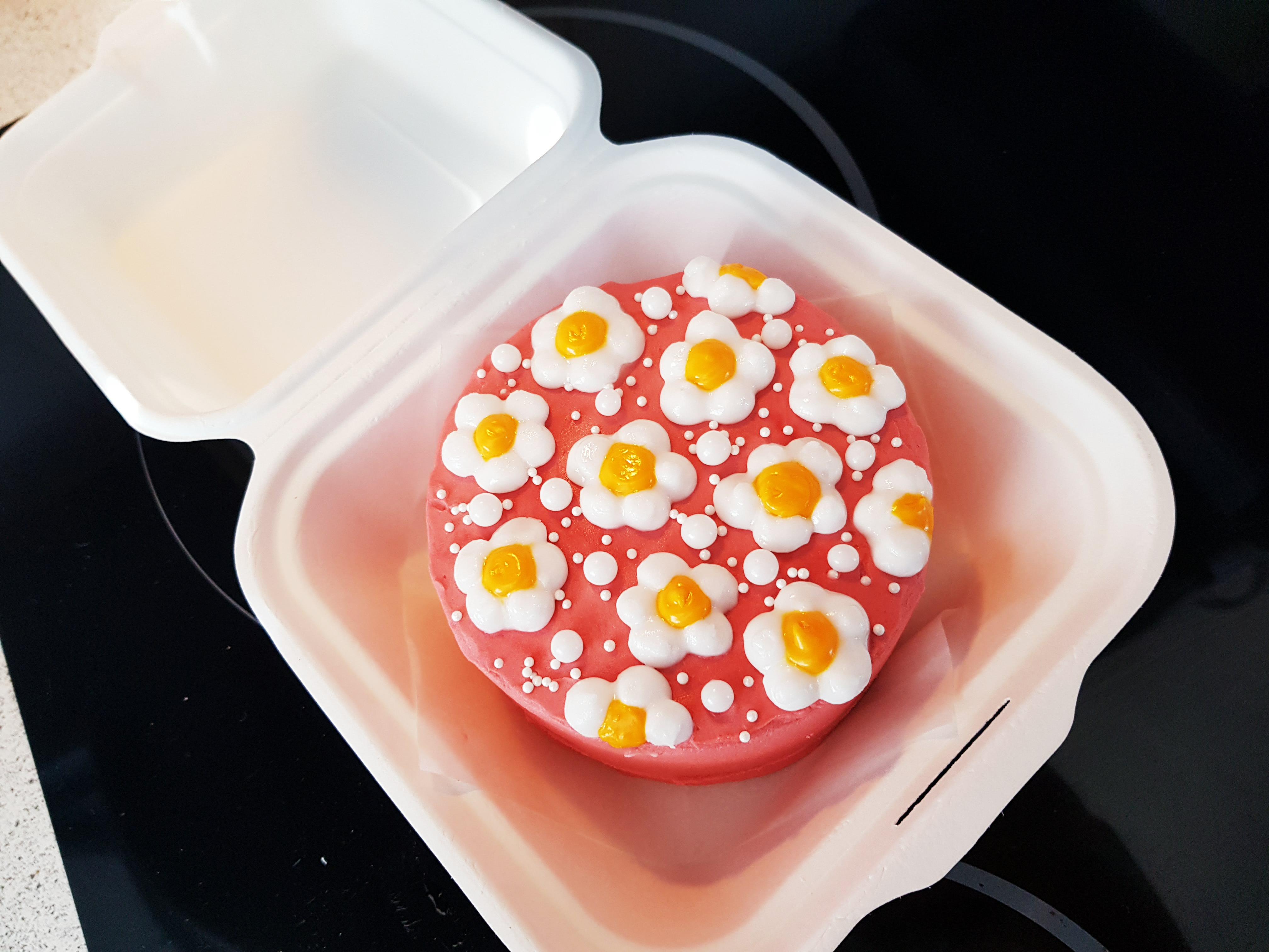 The simplest but cutest lunchbox cake! r/Baking