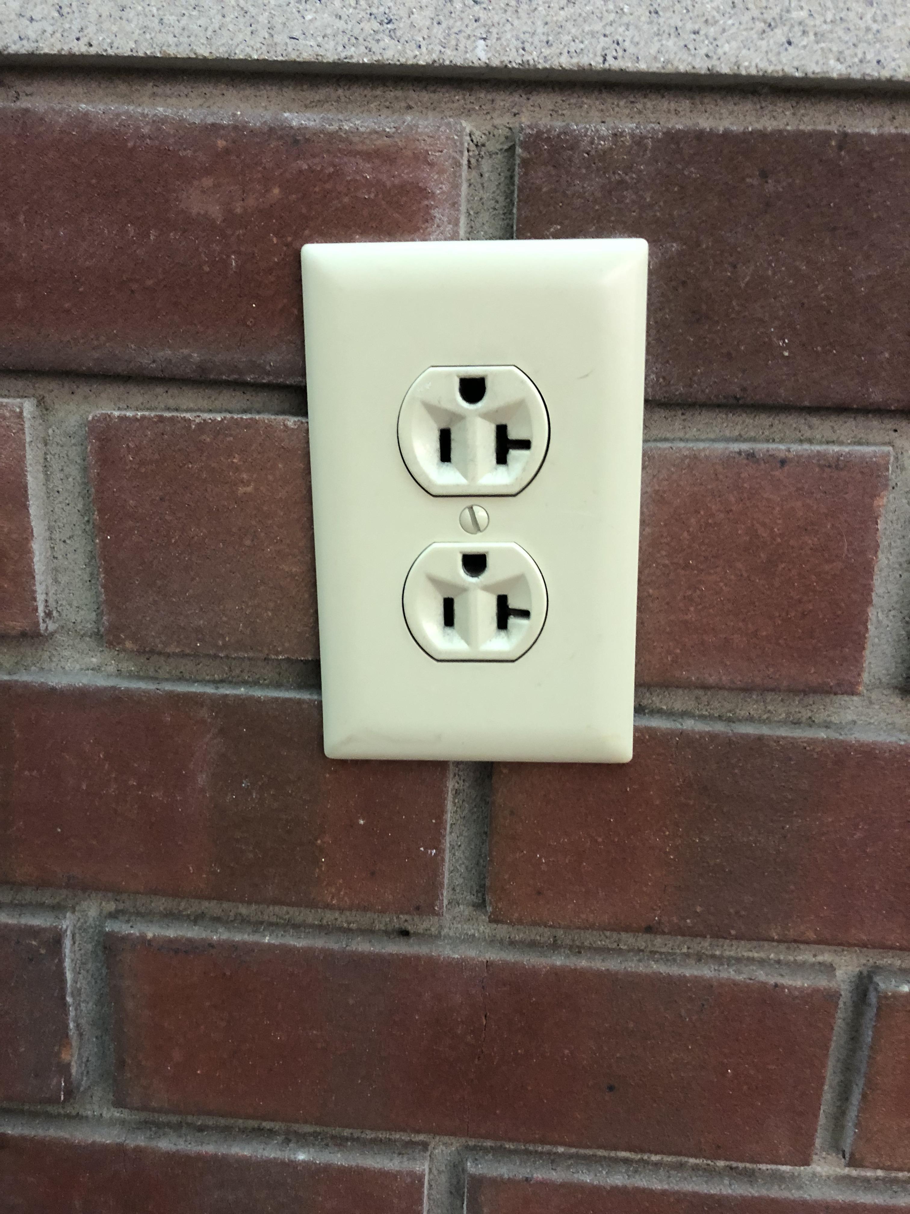 This slightly tilted and upside down outlet : r/mildlyinfuriating