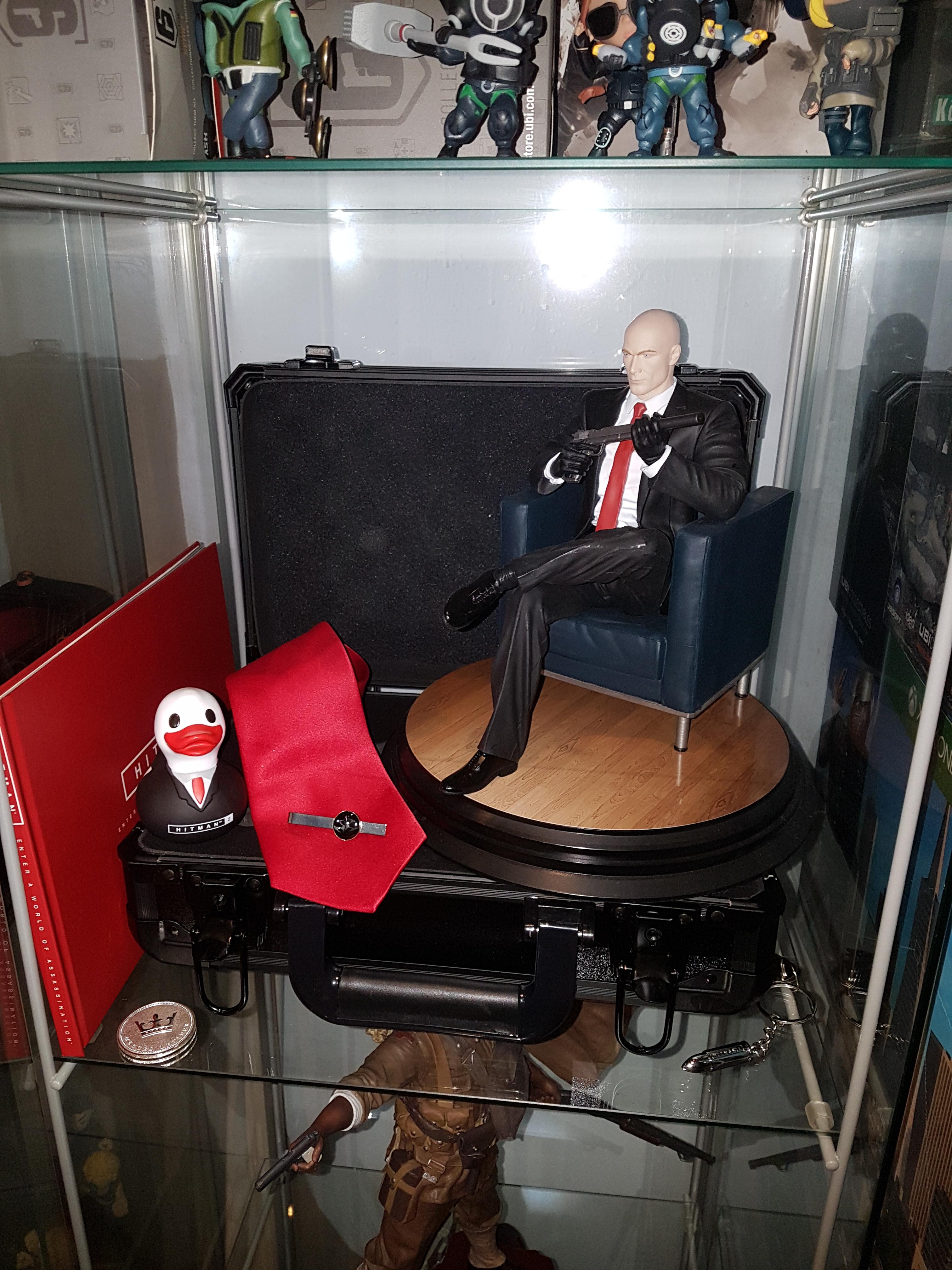 1st and 2nd game's collectors edition combined! HiTMAN