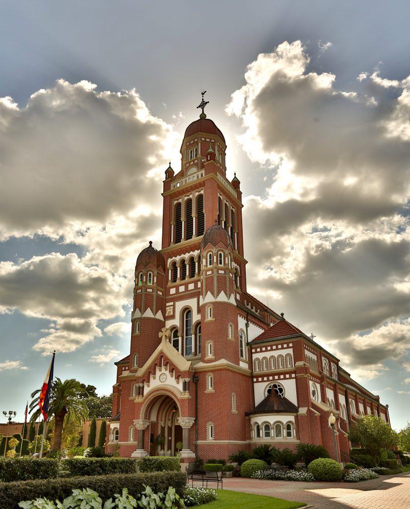 St. John’s Cathedral, Lafayette, Louisiana, USA r/ArchitecturalRevival