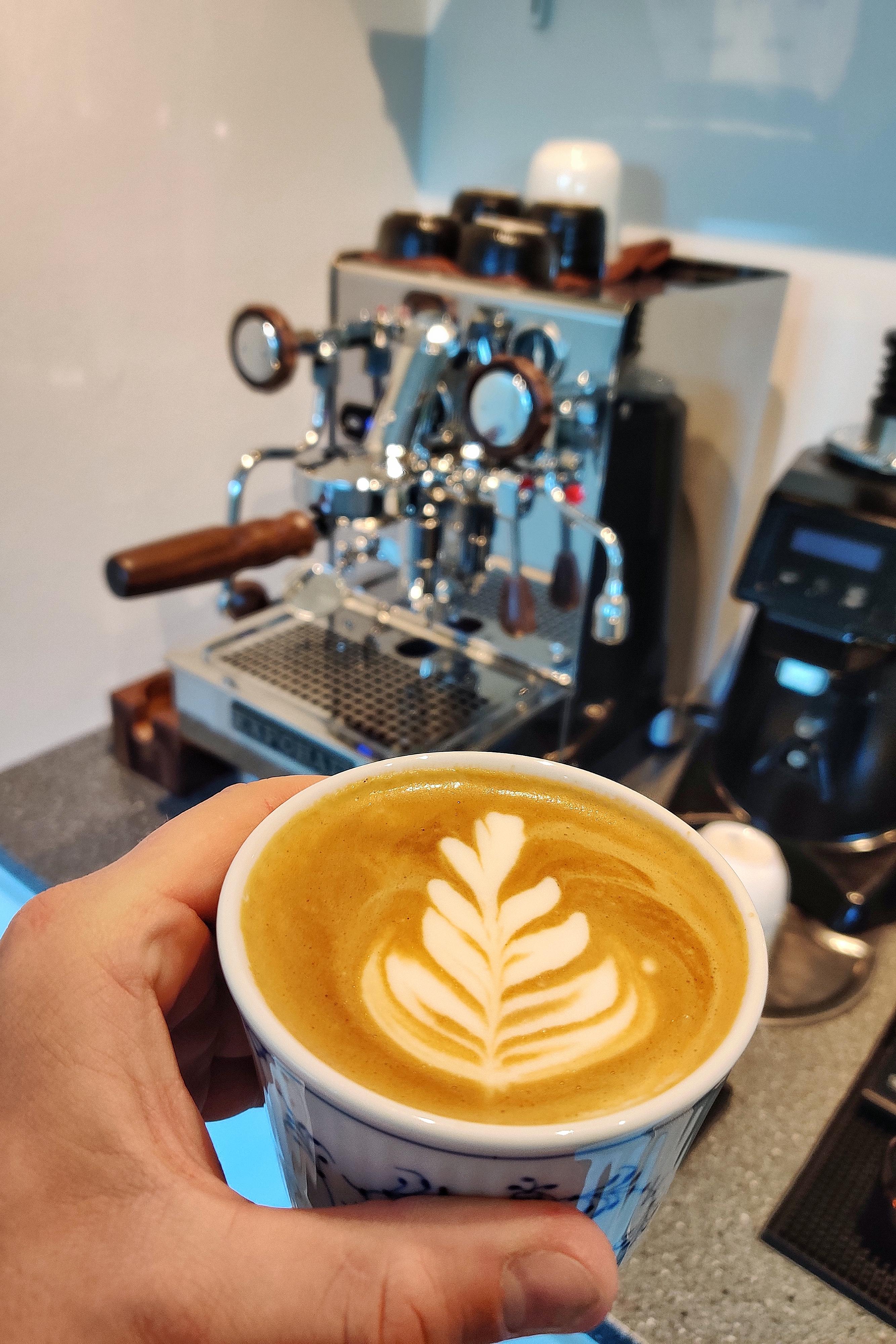 New wooden handles for the Expobar Brewtus IV, freshly home roasted