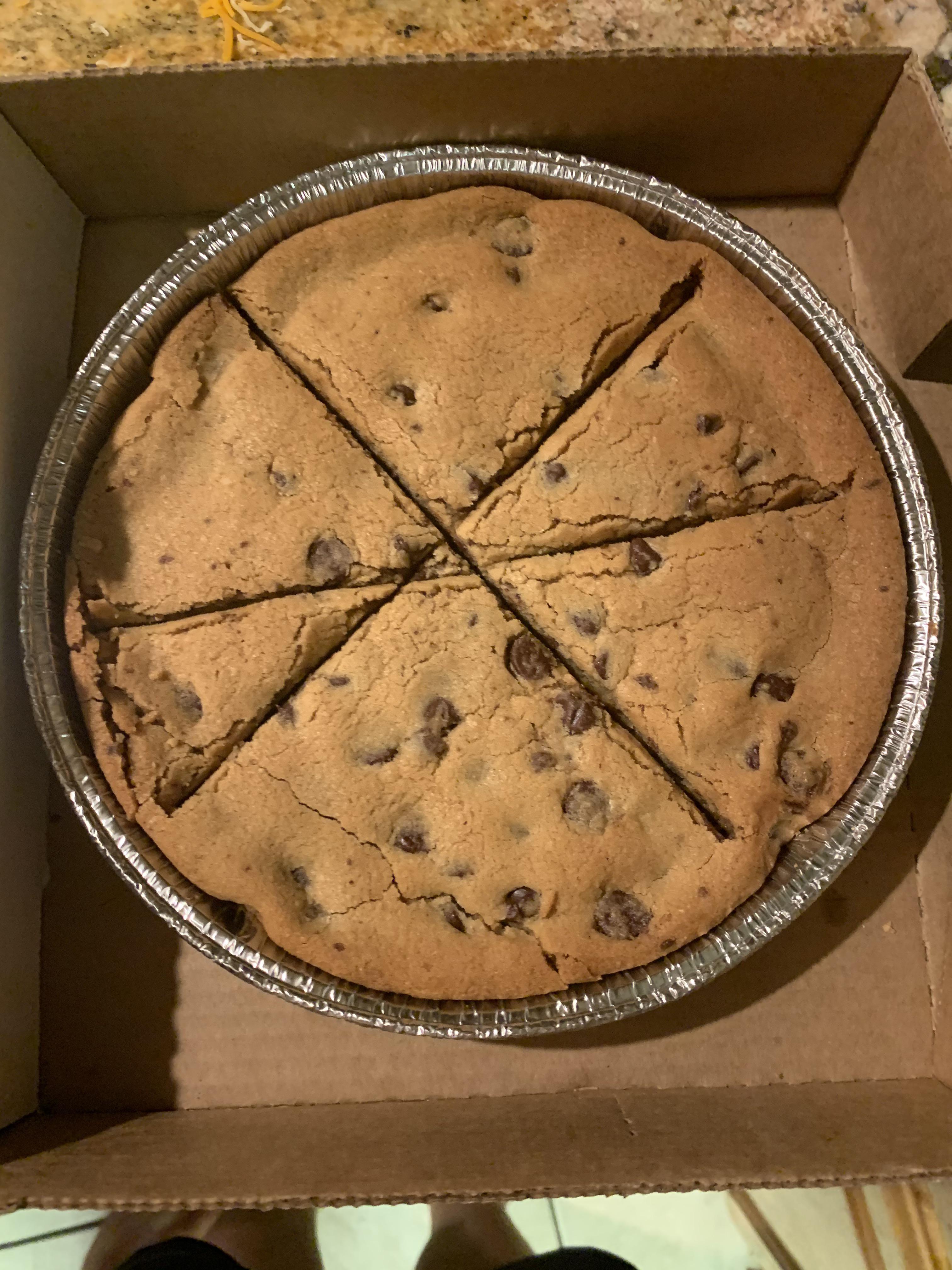 How Papa John’s cut my “Cookie Pizza” (It’s not even eight slices) r