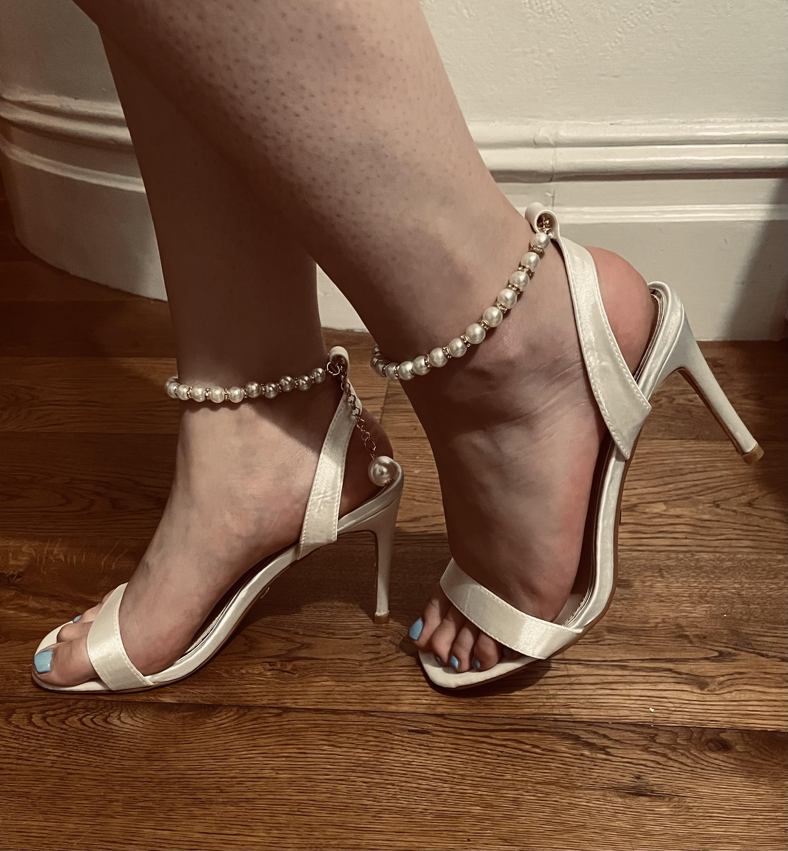 Checkout these beauties on my onlyfans 😉 : FeetLoversHeaven