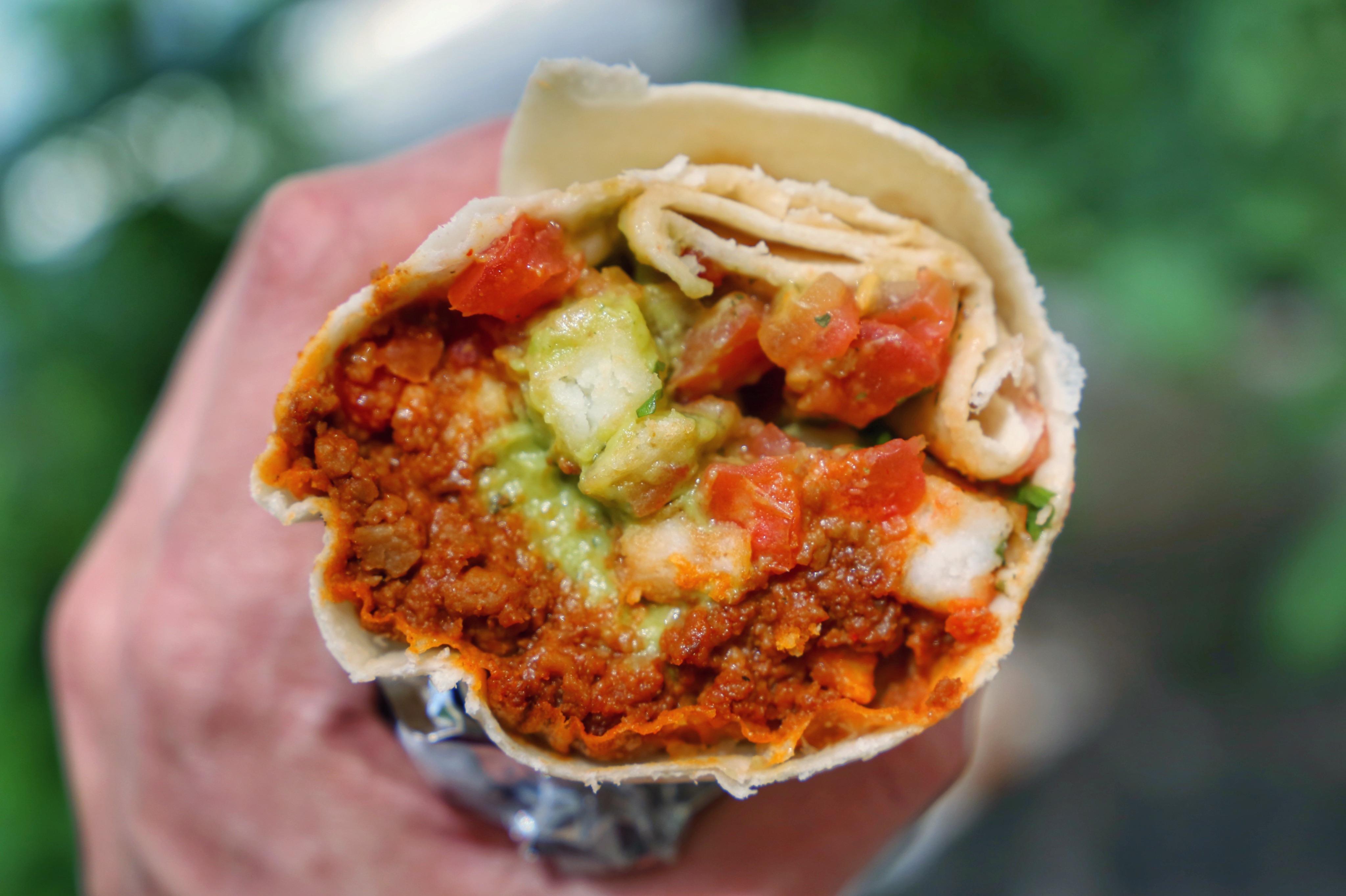 Del Taco Cali Burrito. Fries, Lettuce, Guac, Salsa, Beyond Meat ! 🤤 r