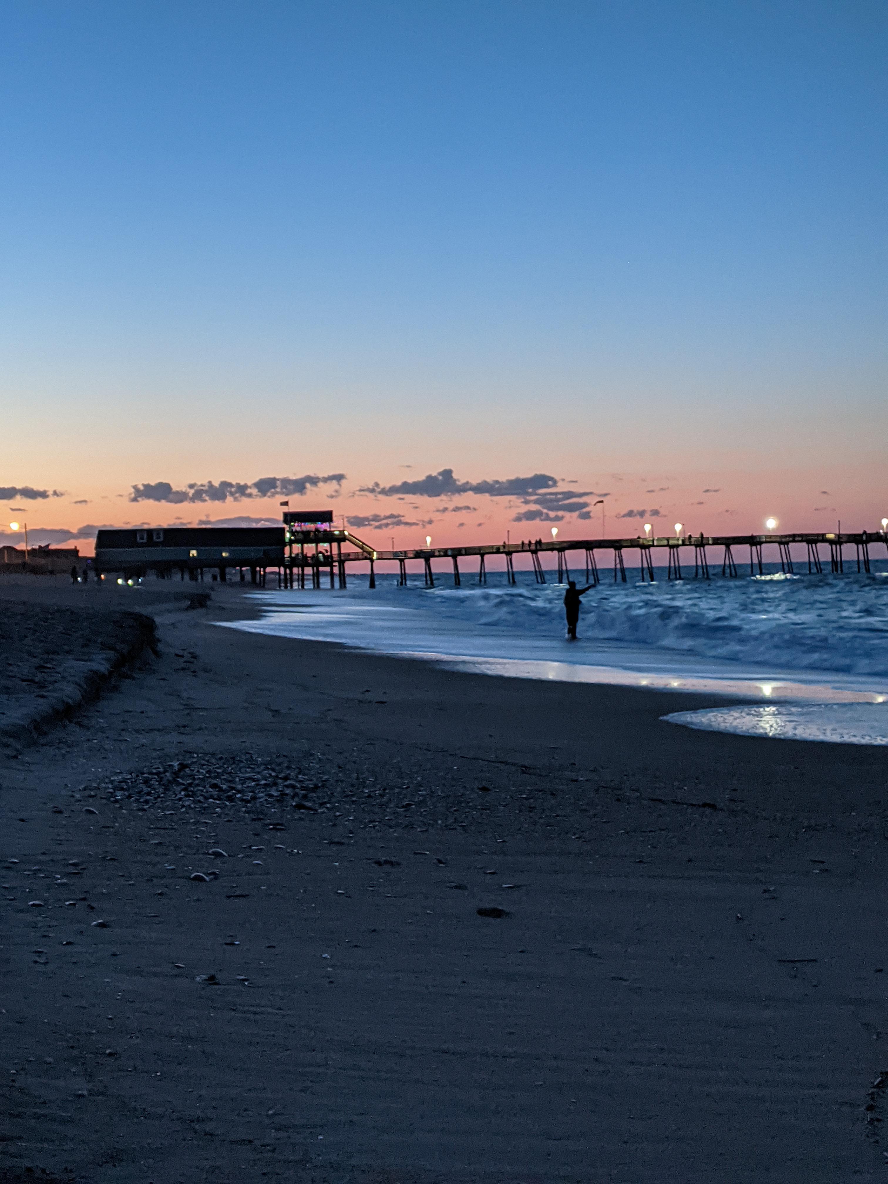 Avon pier sunset fishing 💯🔥 r/SurfFishing