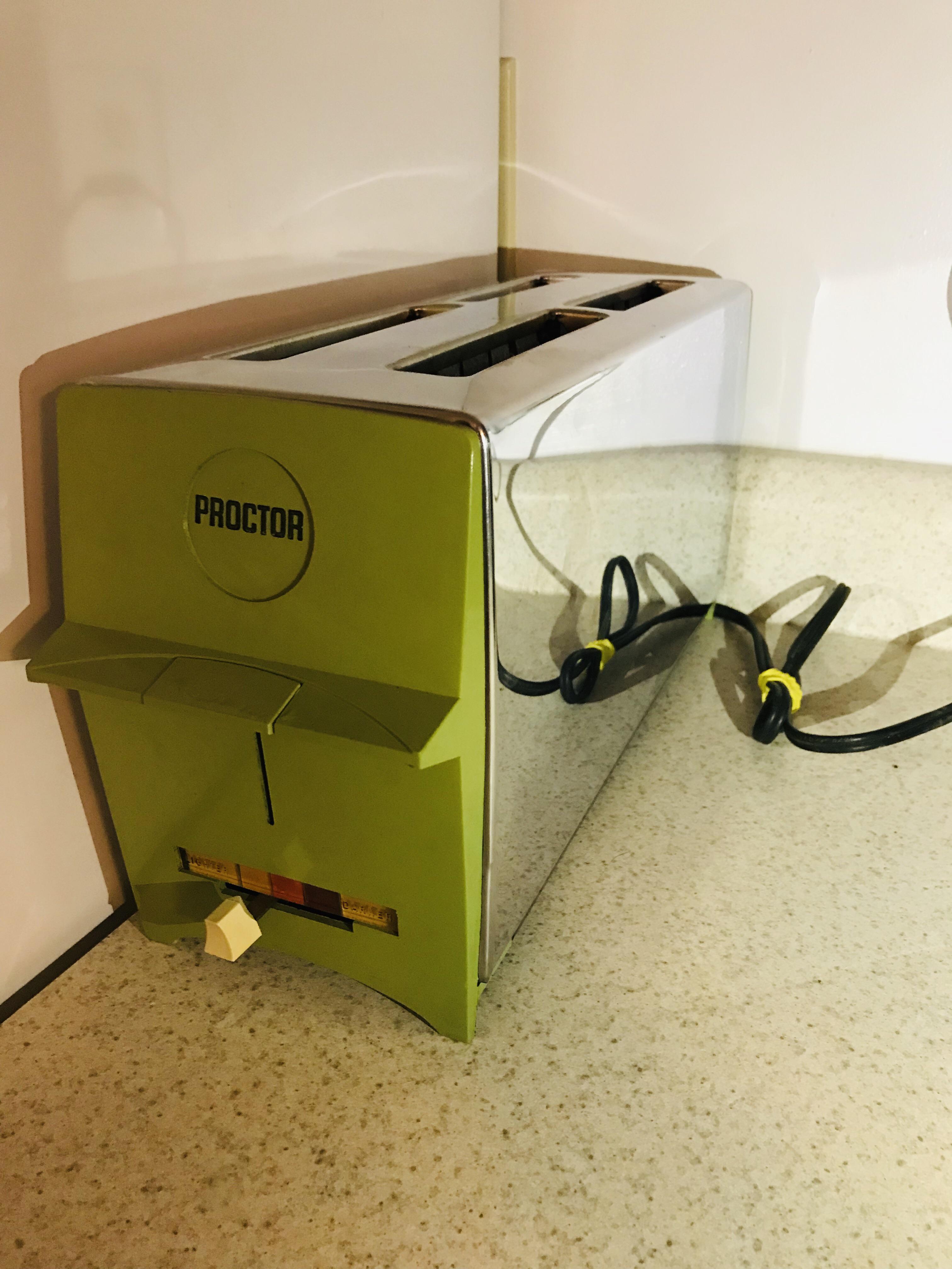Found a brand new 1960’s Procter Silex toaster. Looking forward to a