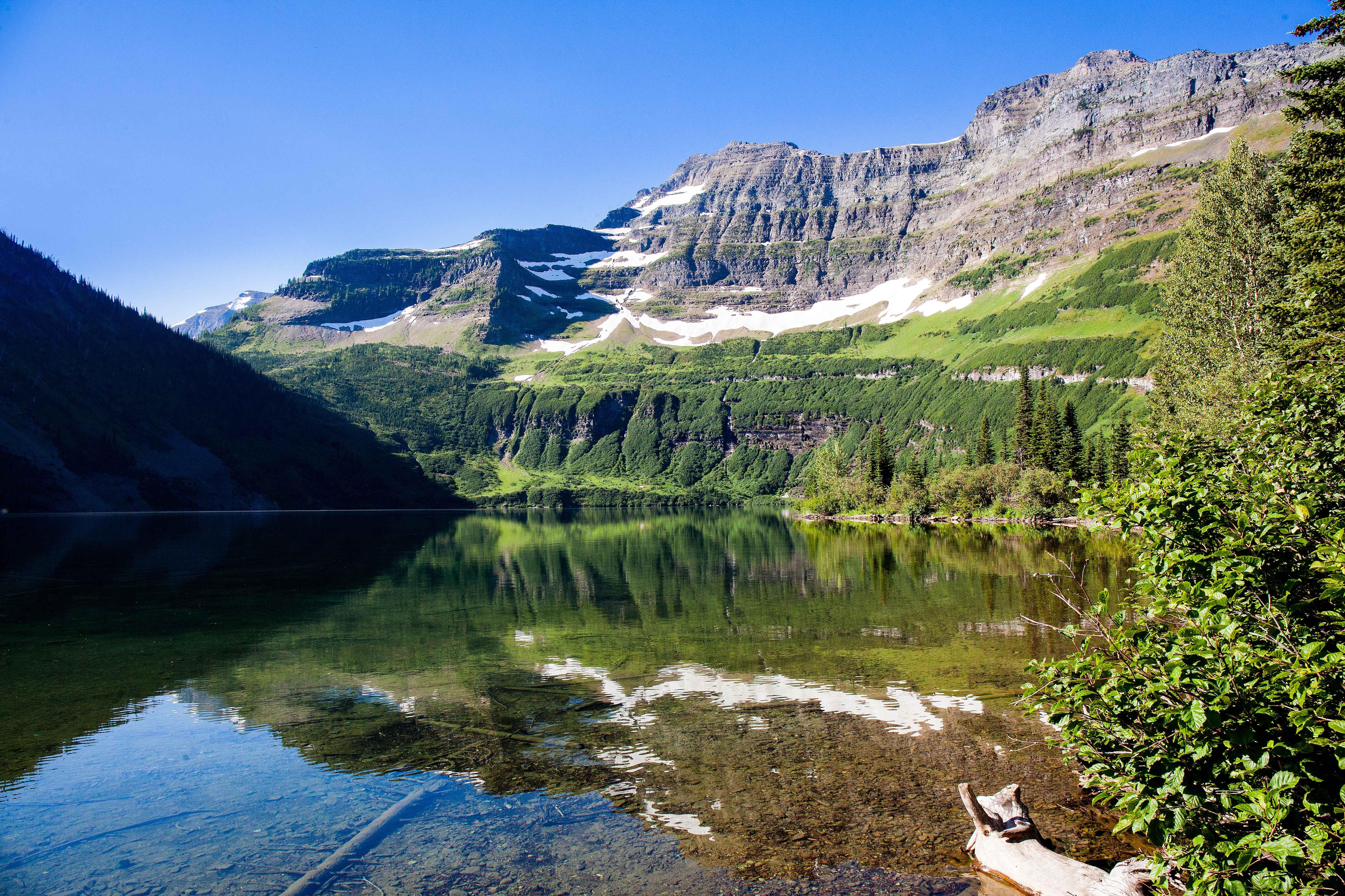 Cameron Lake, Waterton Park Canada, [OC] 5616x3744 r/EarthPorn