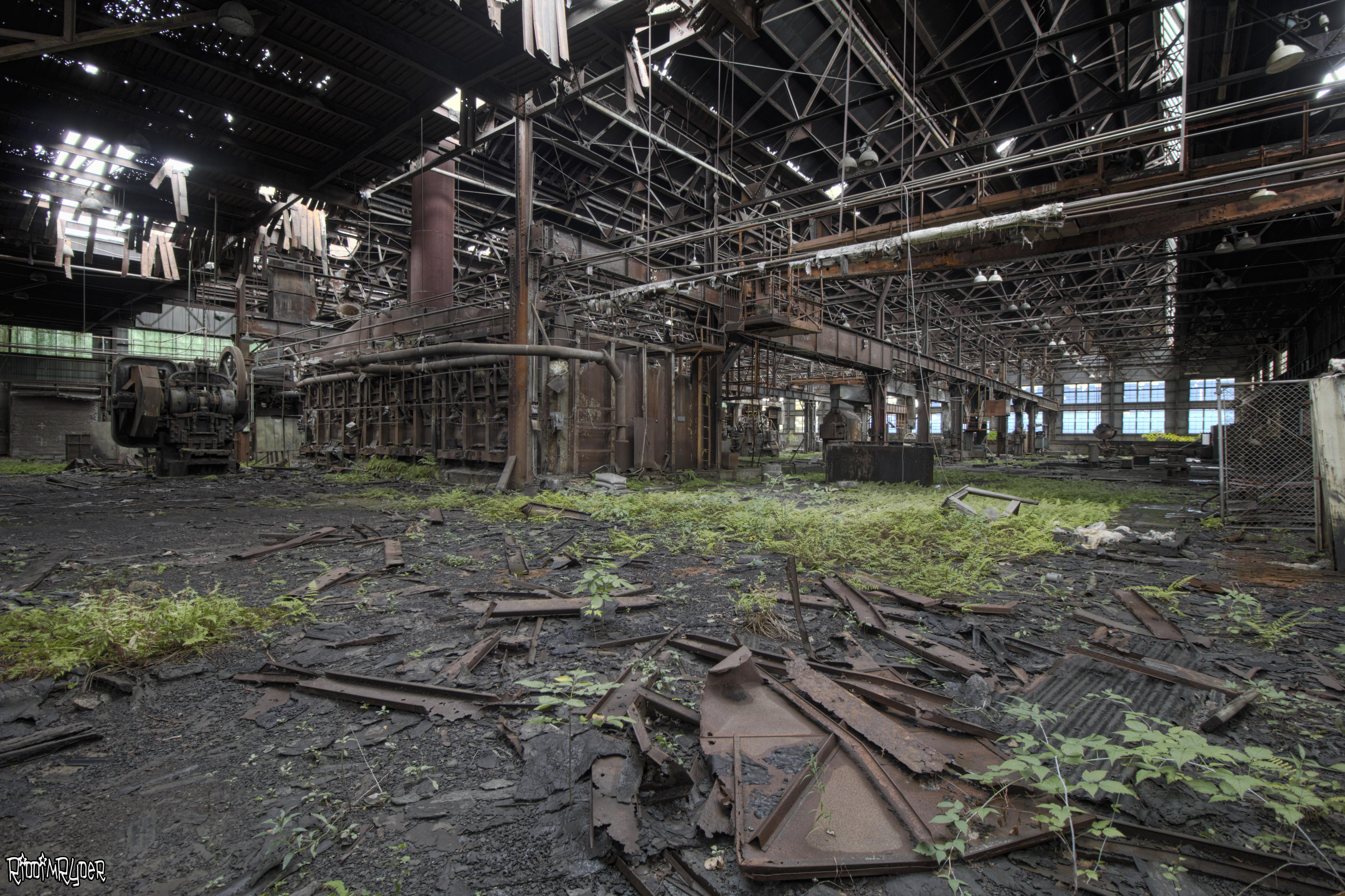 Crazily Decayed Abandoned Steel Mill in Western New York [5194 x 3460