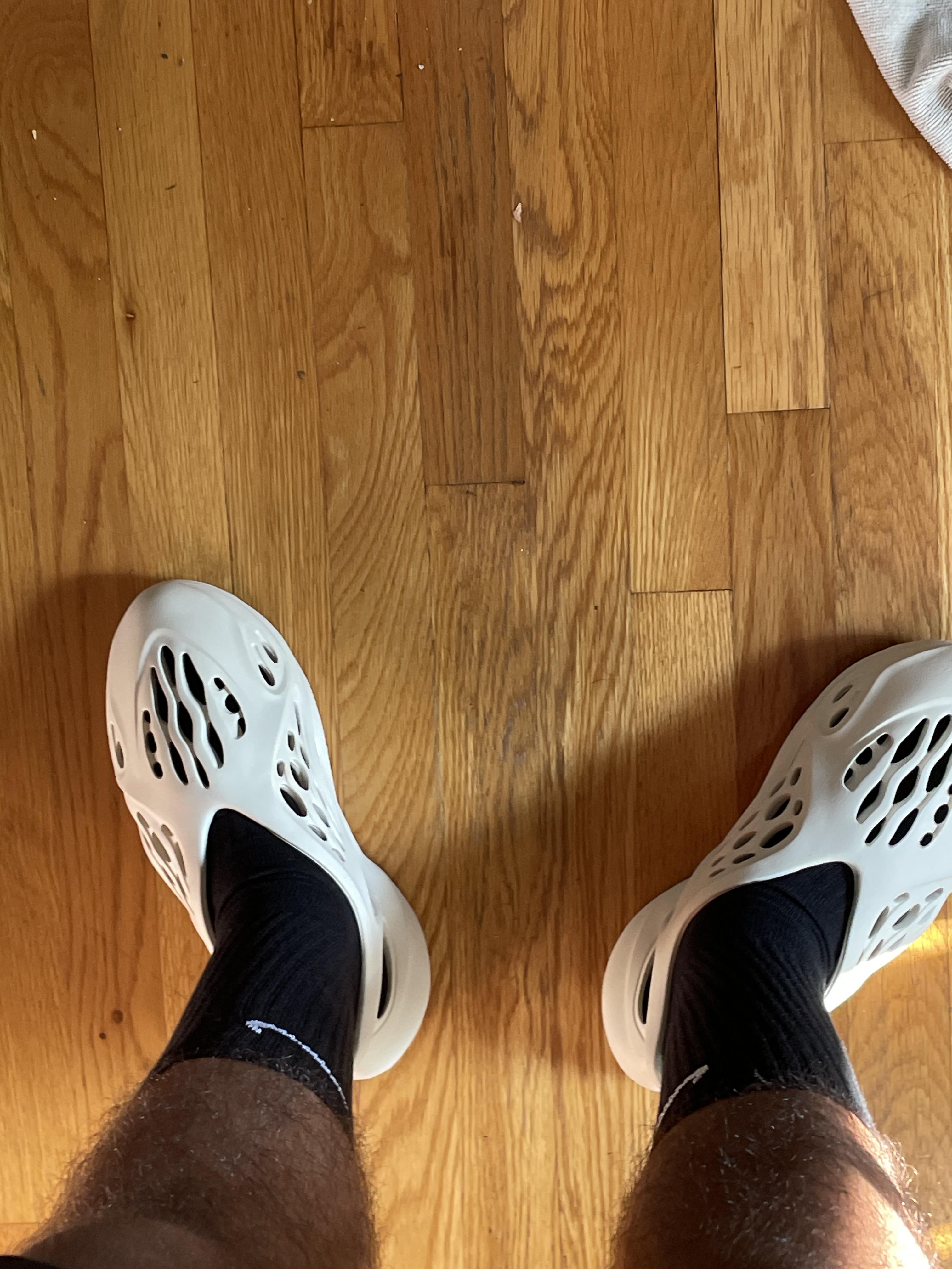 Feeling like Ye today. Foam runners with the Nike socks 😹 Kanye