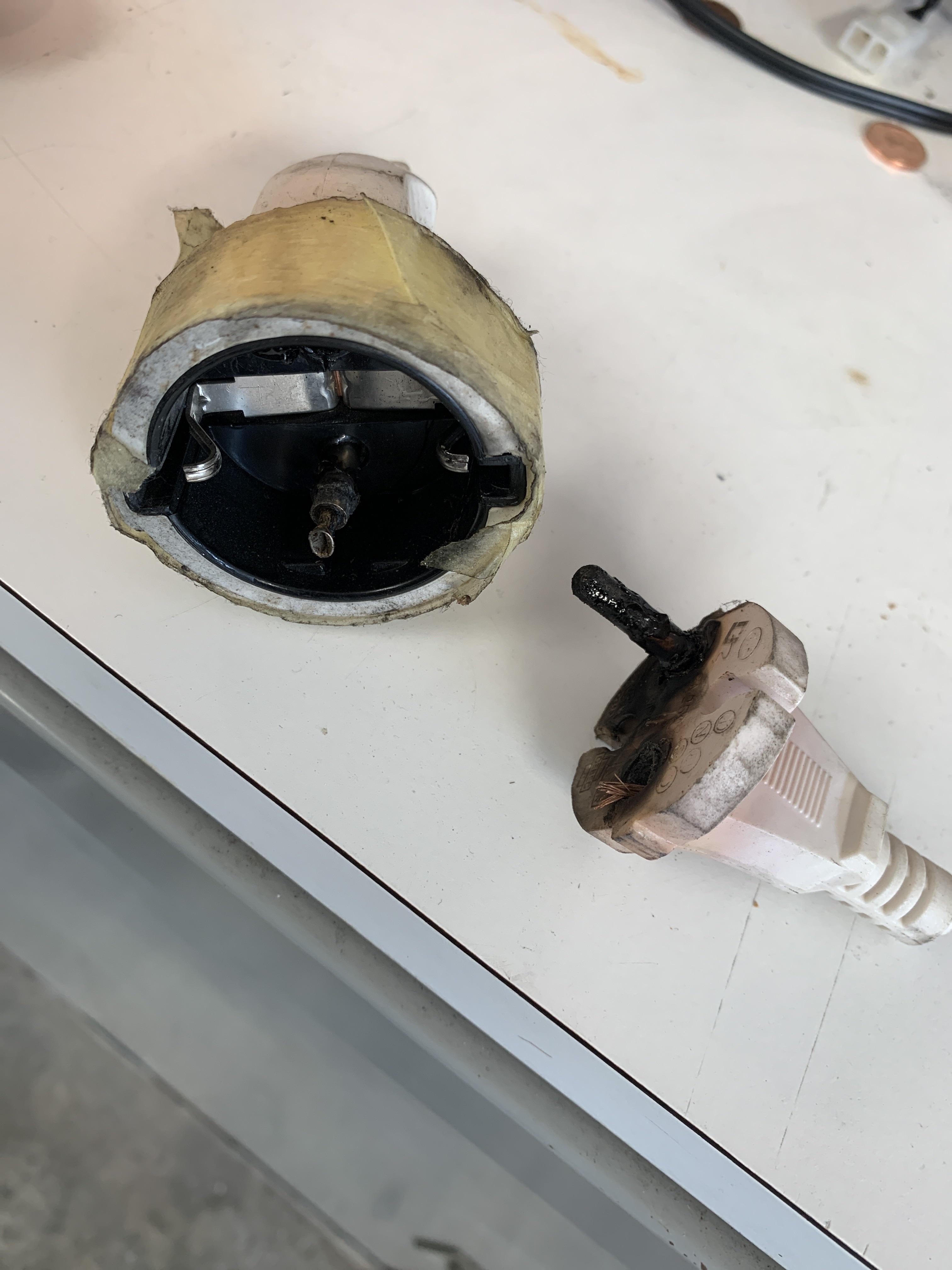 Got to love that smell of burning plastic in the morning r/Wellthatsucks