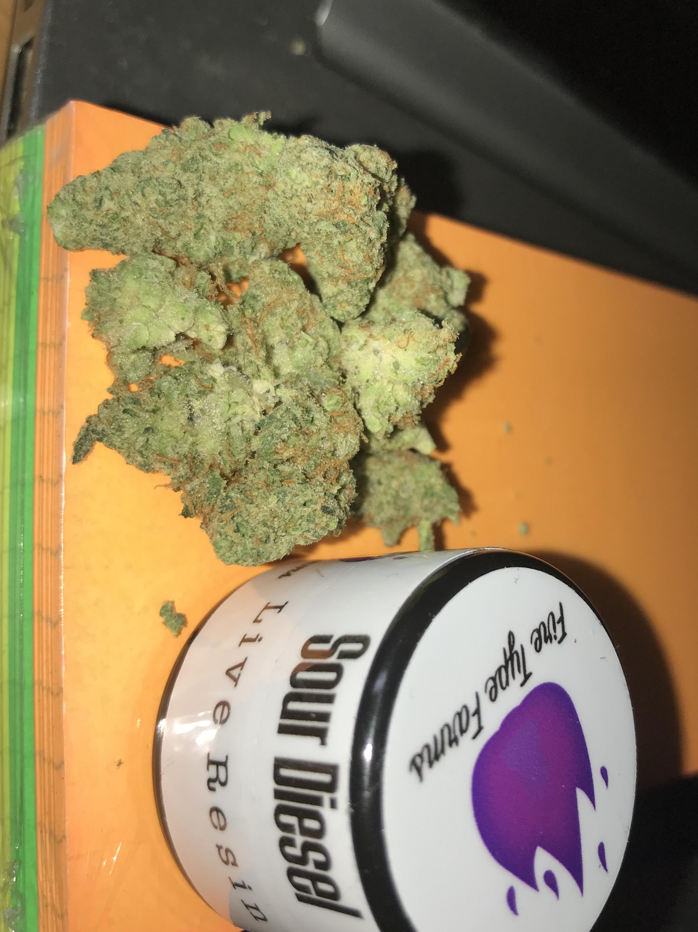 TX Noname & Sour Diesel Live Resin r/trees