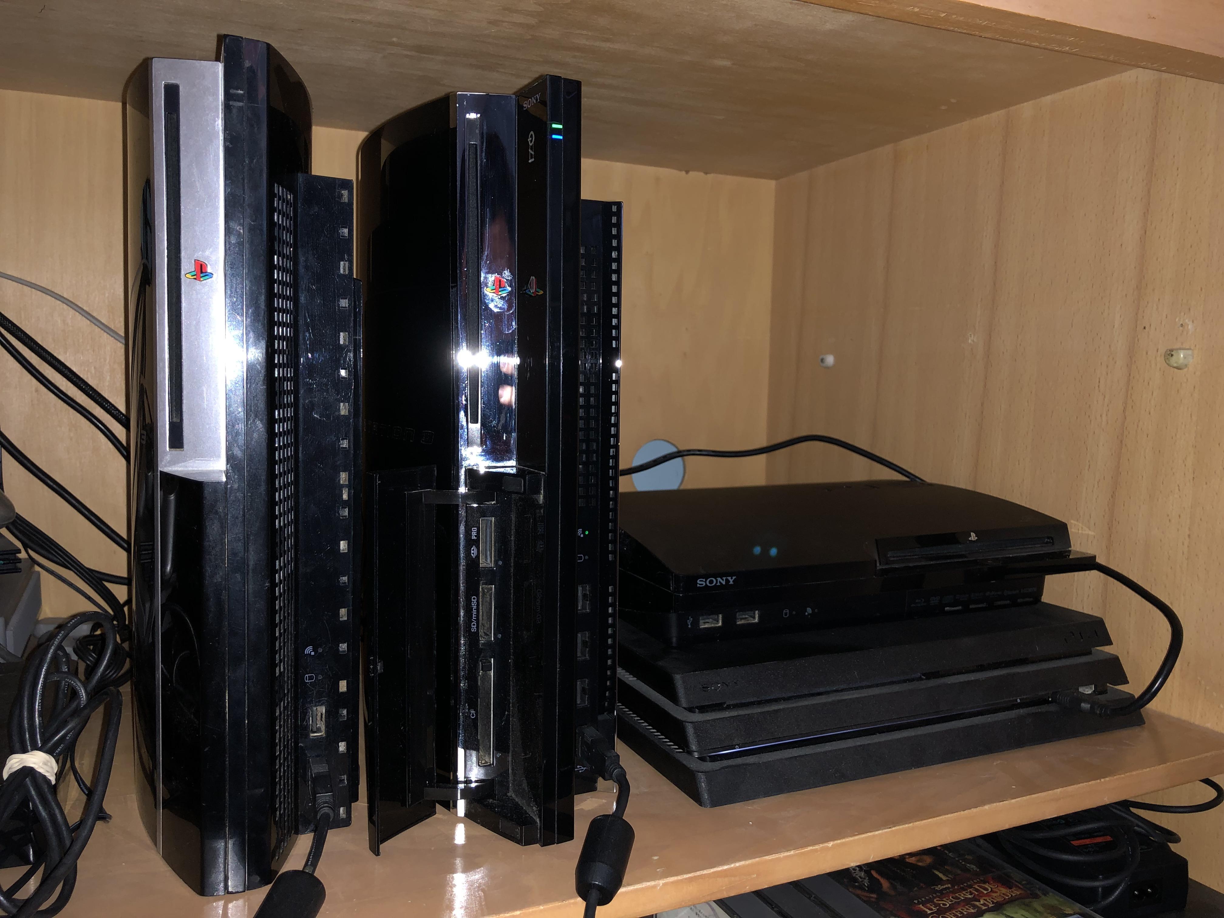 Bought this PS3 60 GB (CECHC04) for 100€. Expensive but happy. And all