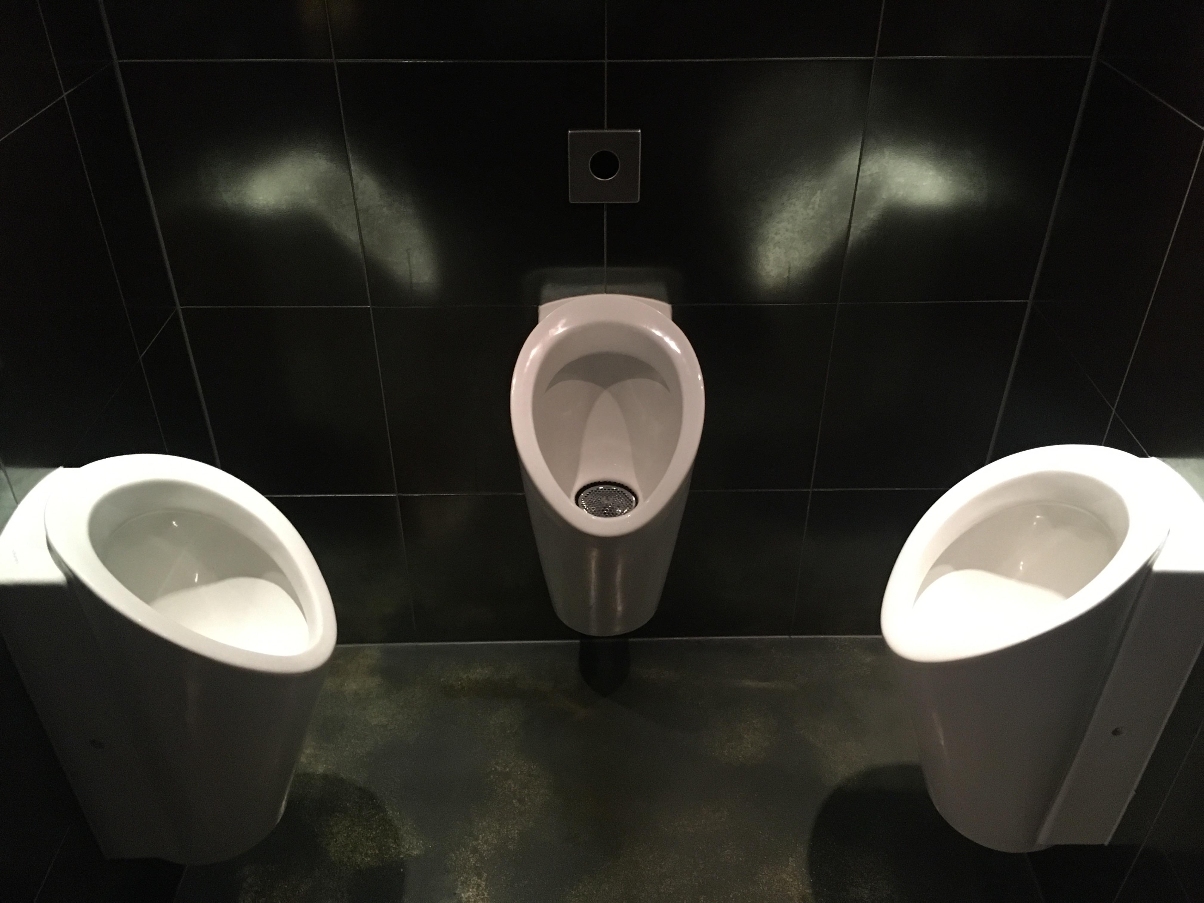 Max 2 people can comfortably use the toilet simultaneously. It has 3