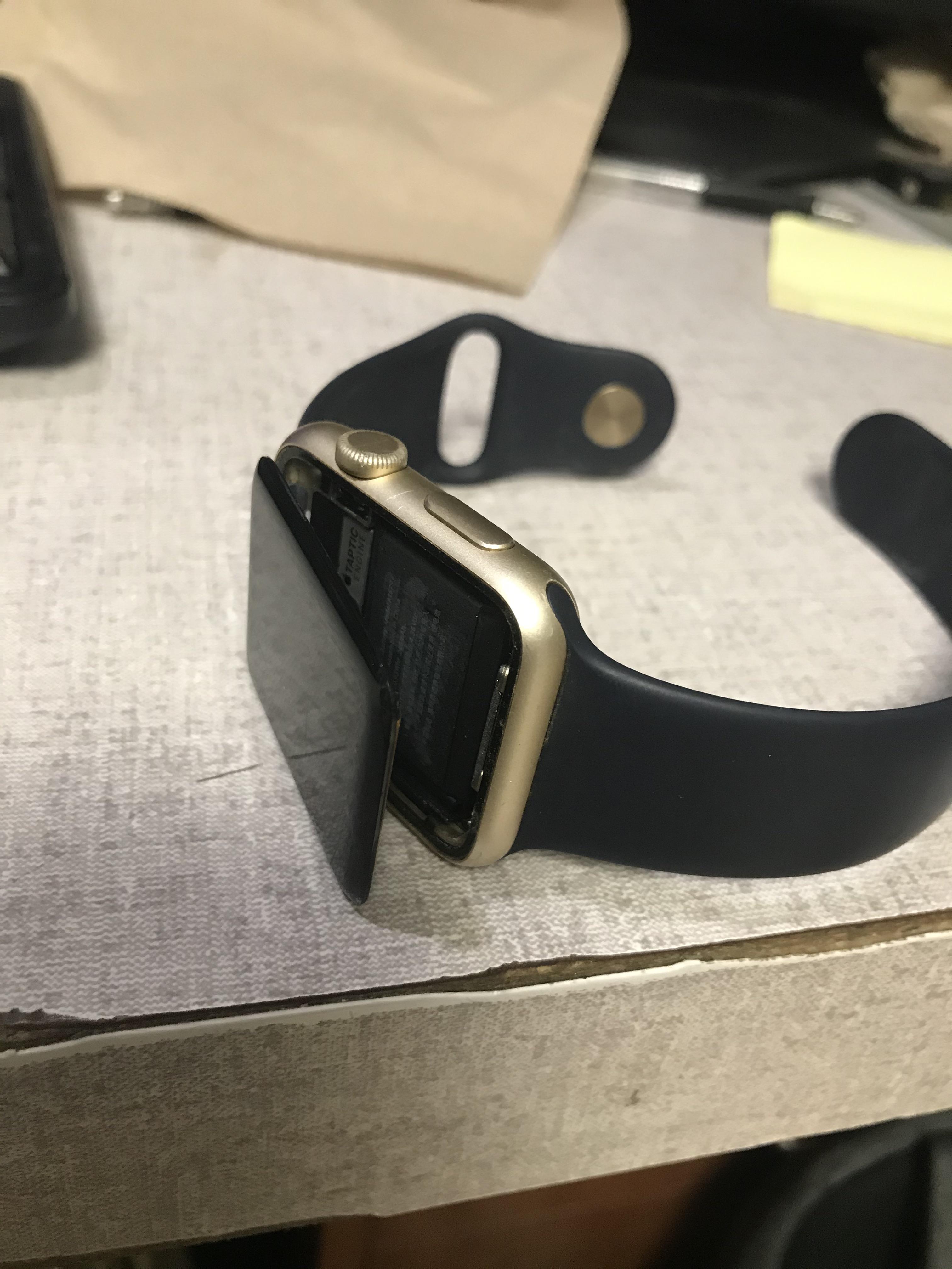 Apple Watch face has come off. Watch still works. Is there any kind of