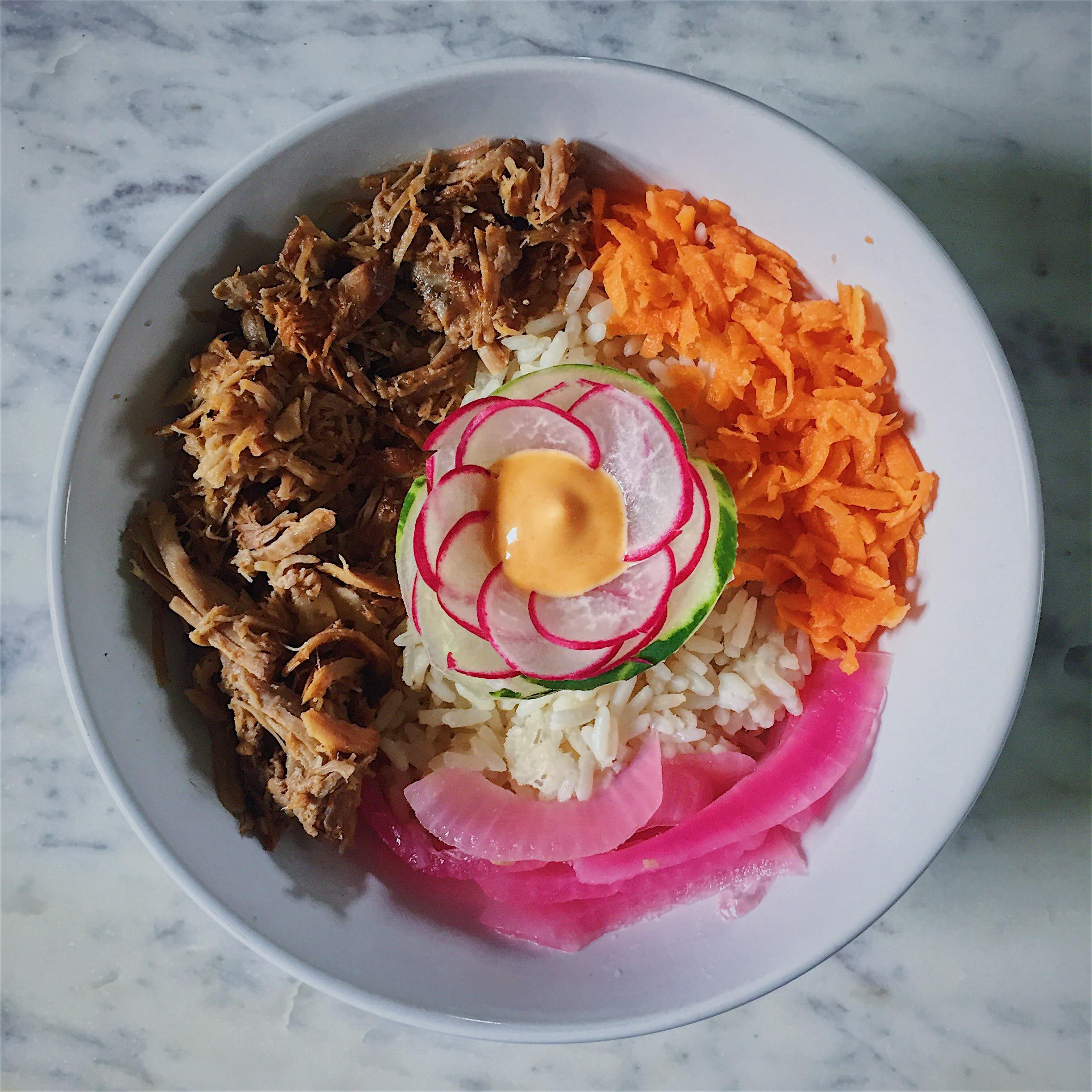 [Homemade] Korean pork rice bowl with pickled additions and sriracha