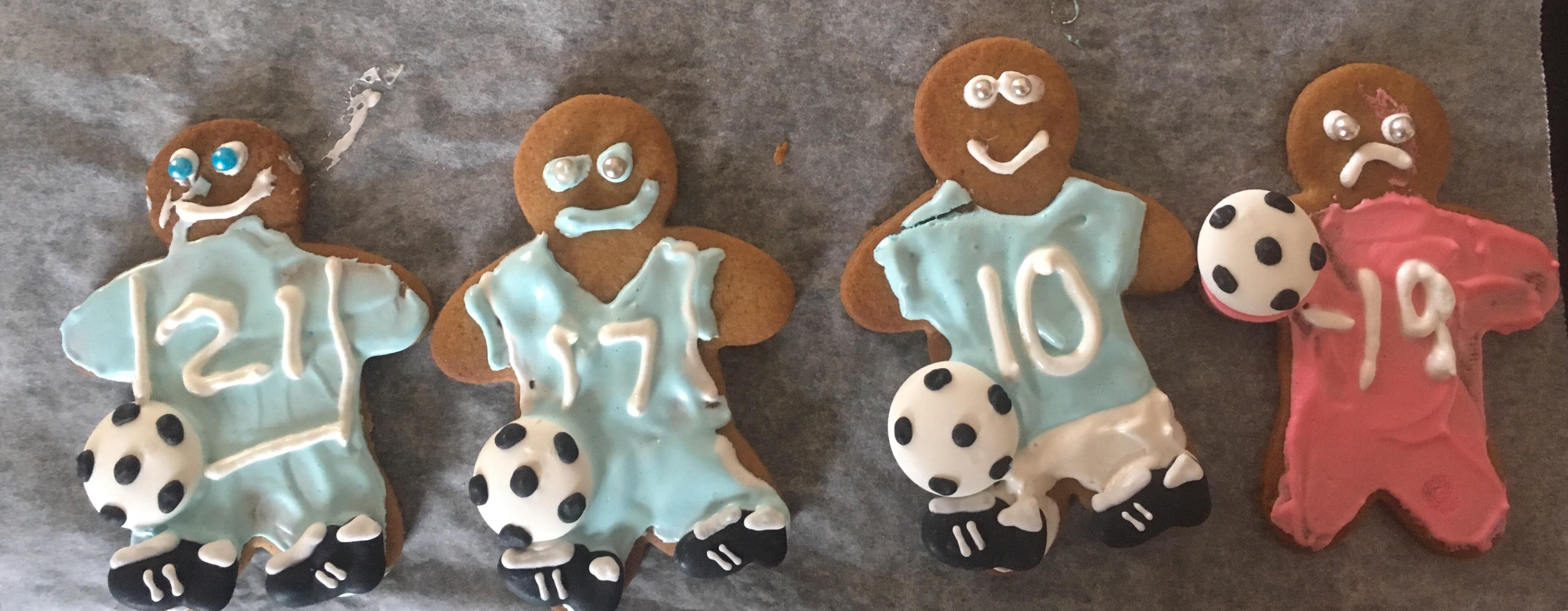 My girlfriend and I made gingerbread men r/MCFC