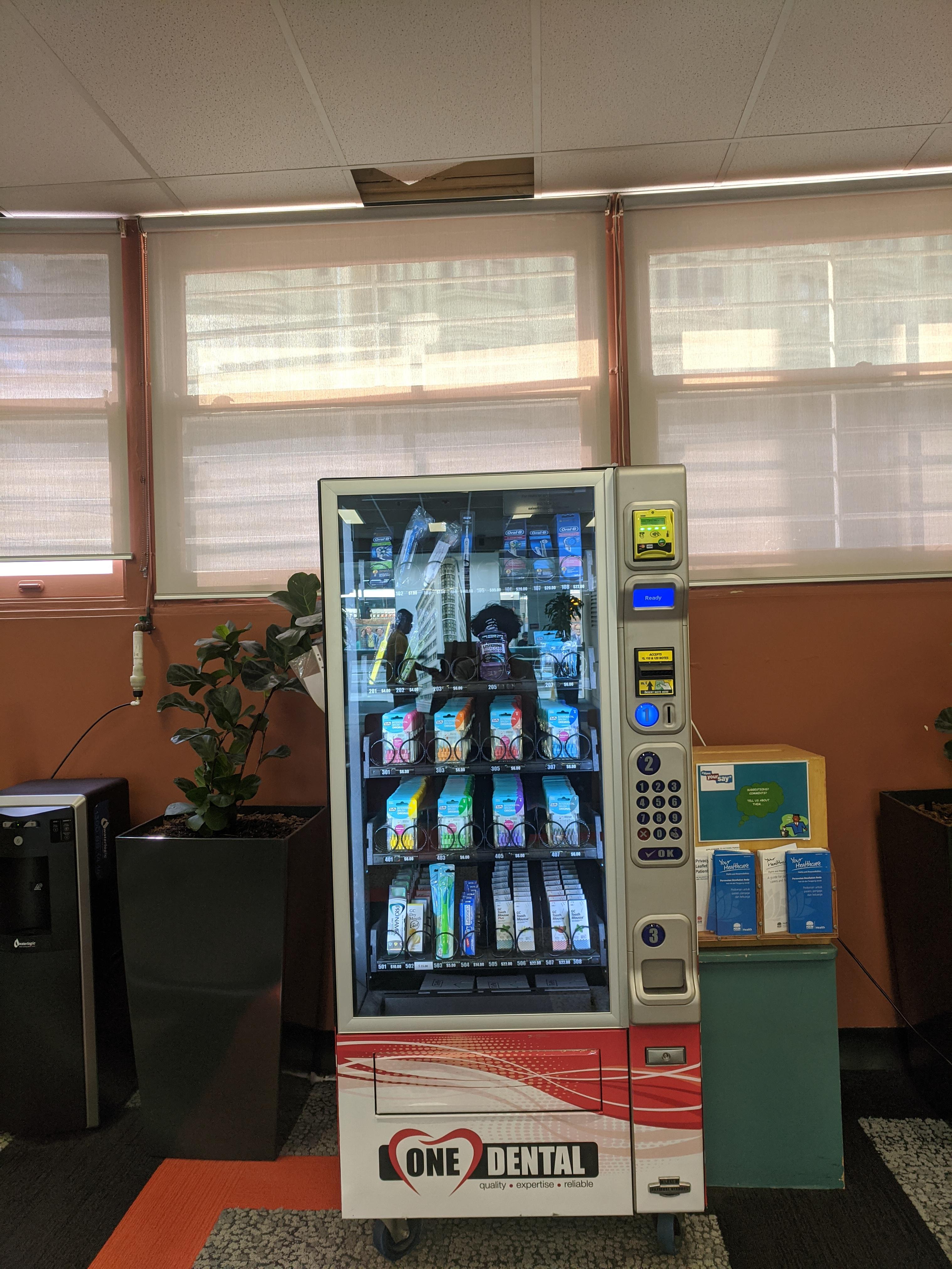 This dental hospital vending machine that dispenses dental hygiene products r/mildlyinteresting