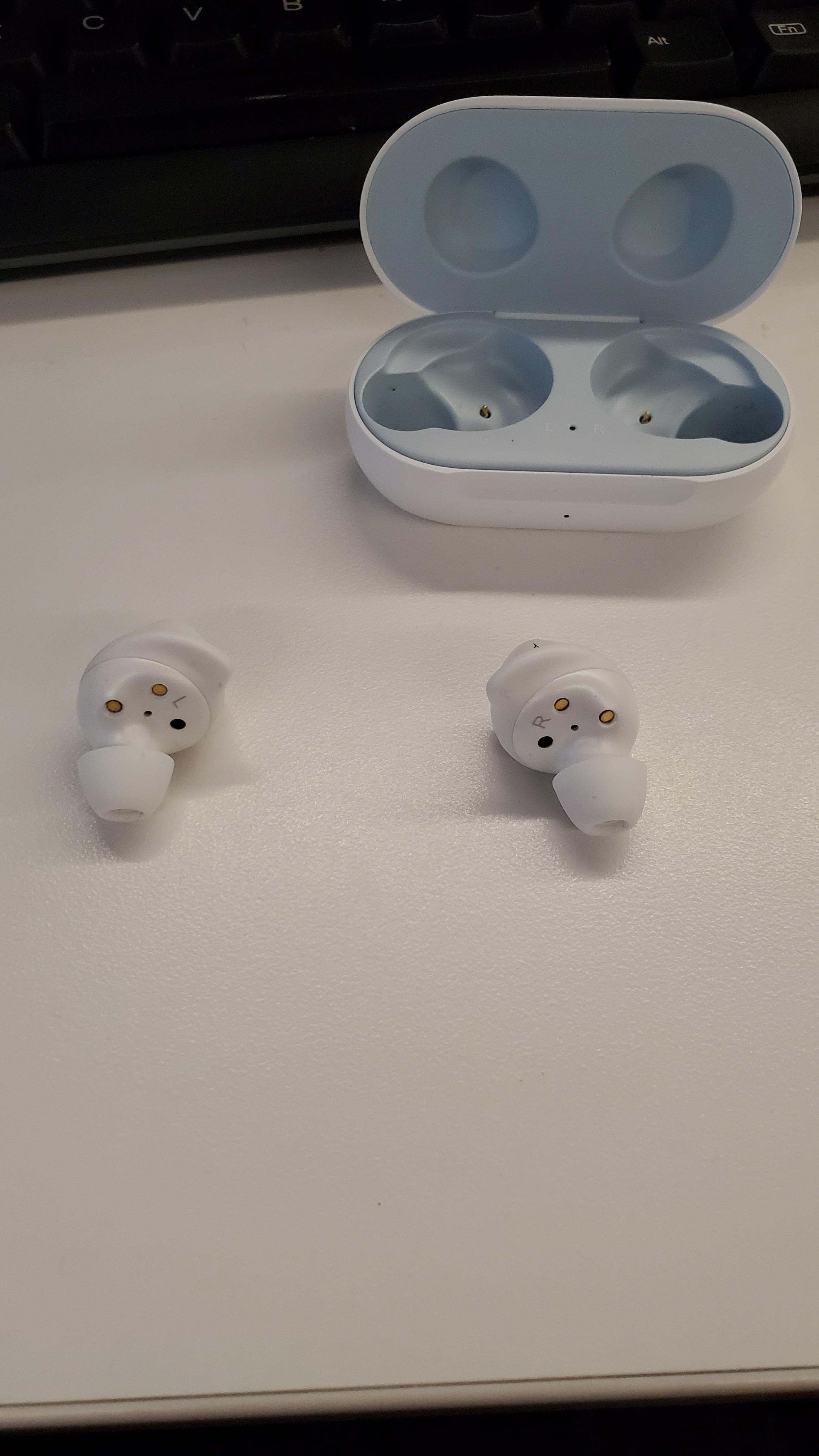 Right bud not charging. Pic of both. Everything is attached. galaxys10