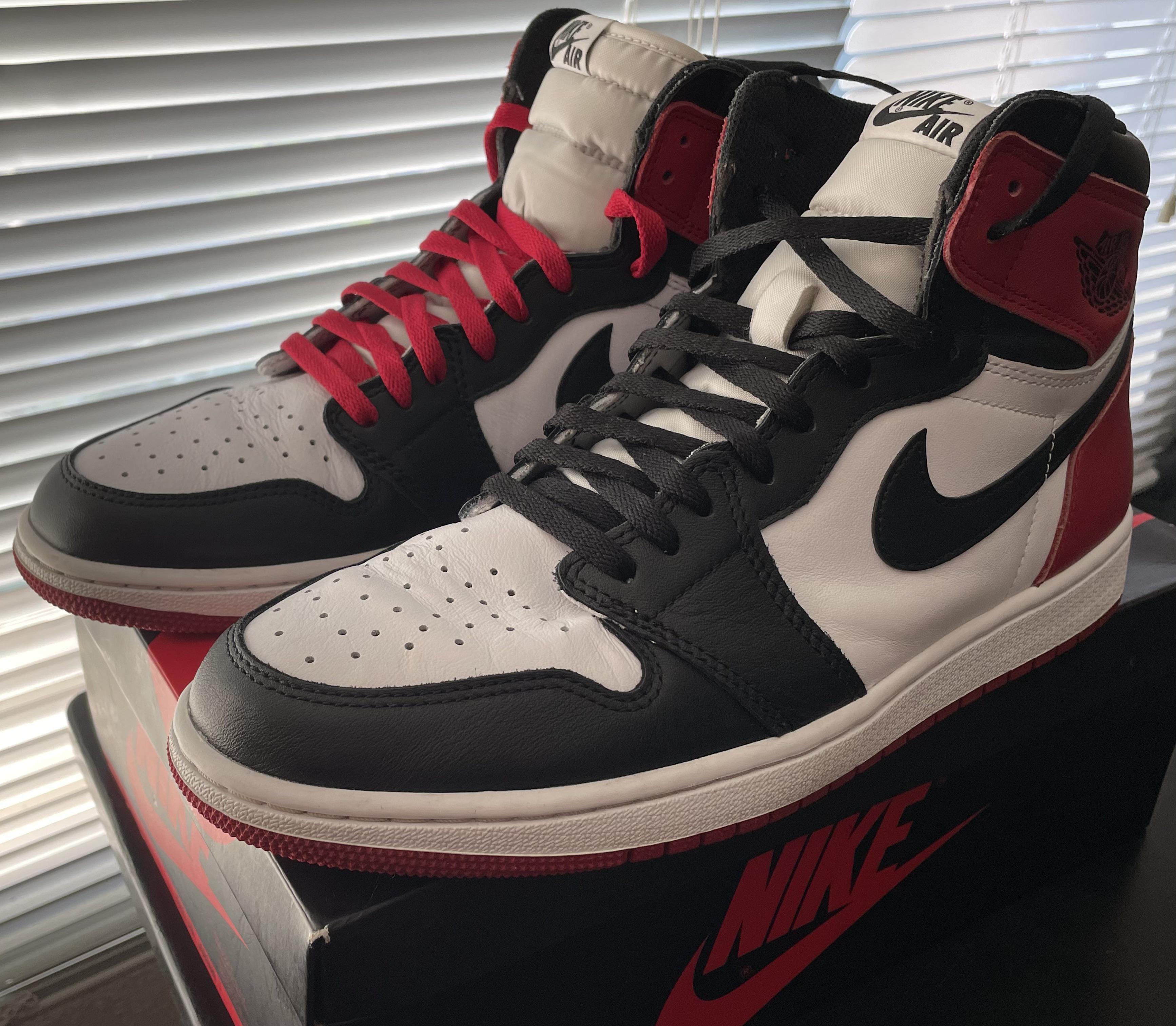 Just got a used pair of Jordan 1 Black Toes! Black or Red laces? r