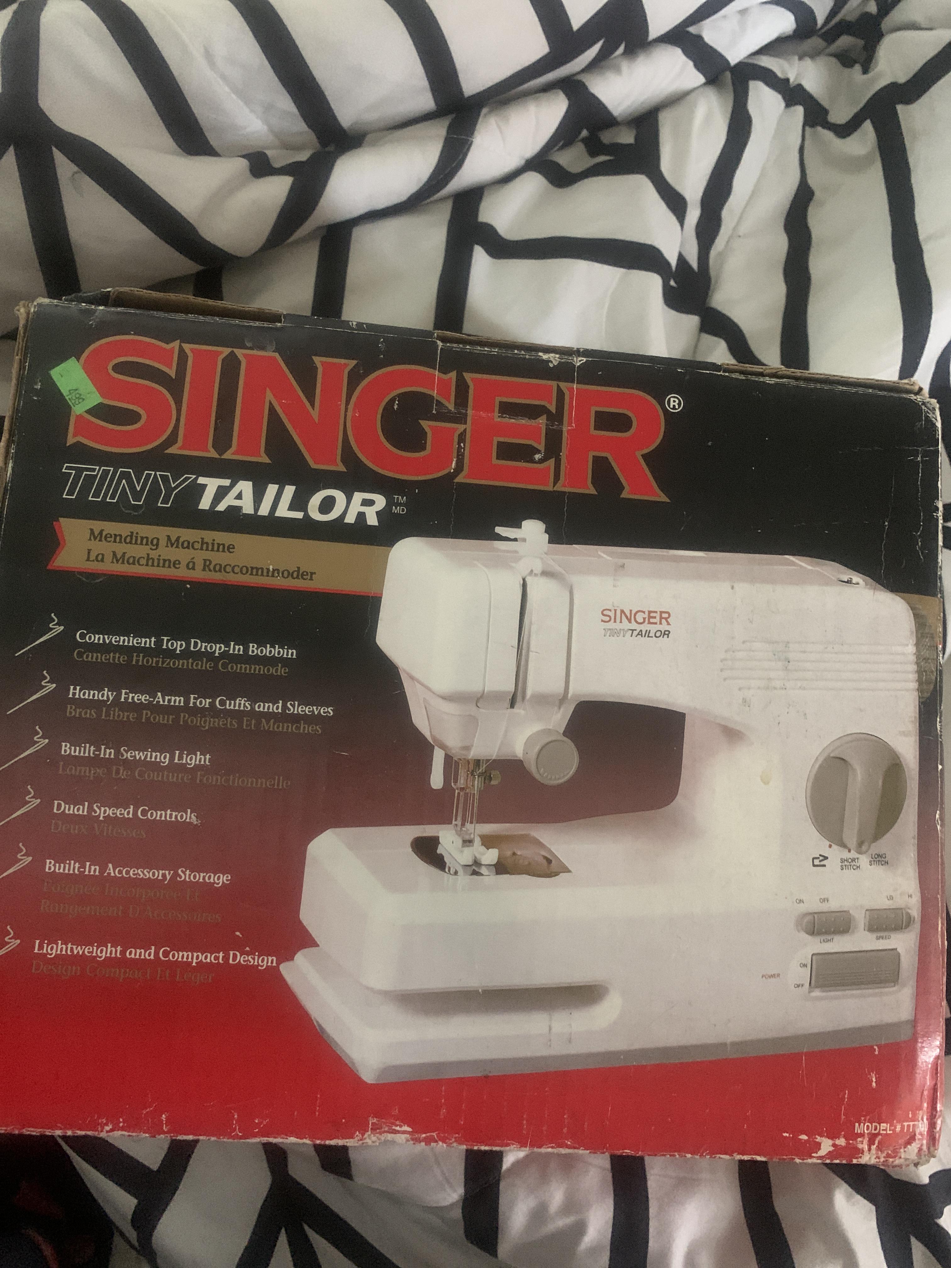 Found this mini SINGER sewing machine for an unbelievable 5 r