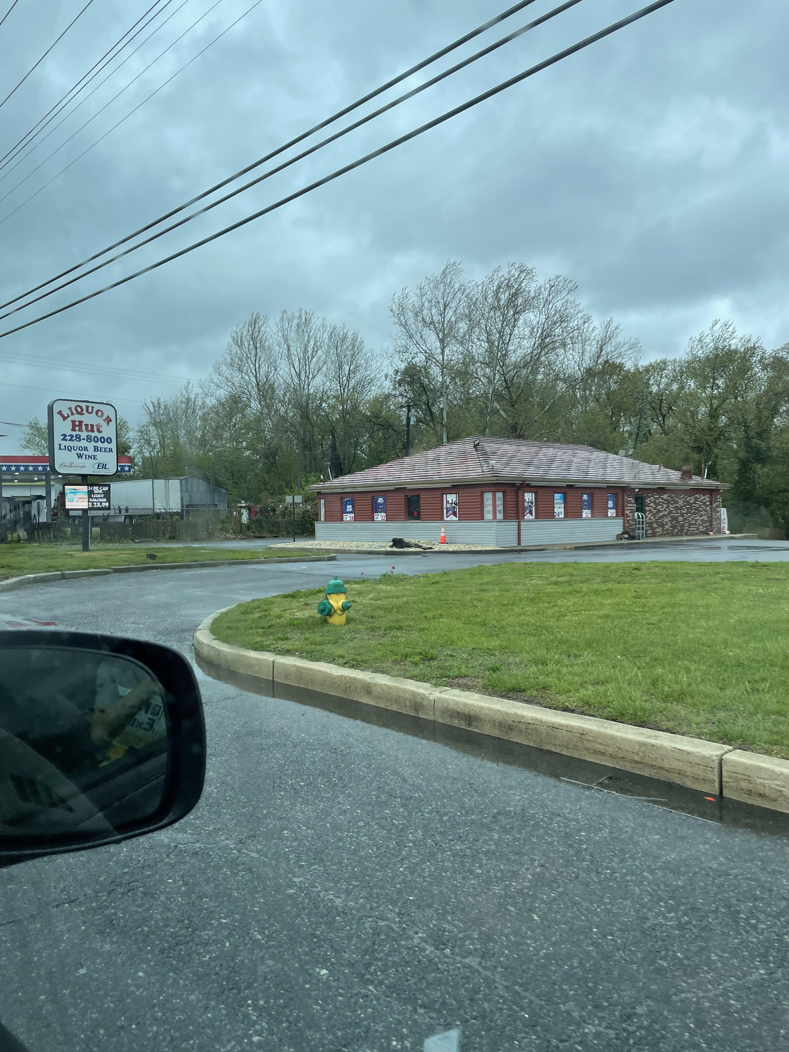 Liquor hut former Pizza Hut Turnersville NJ. r/FormerPizzaHuts