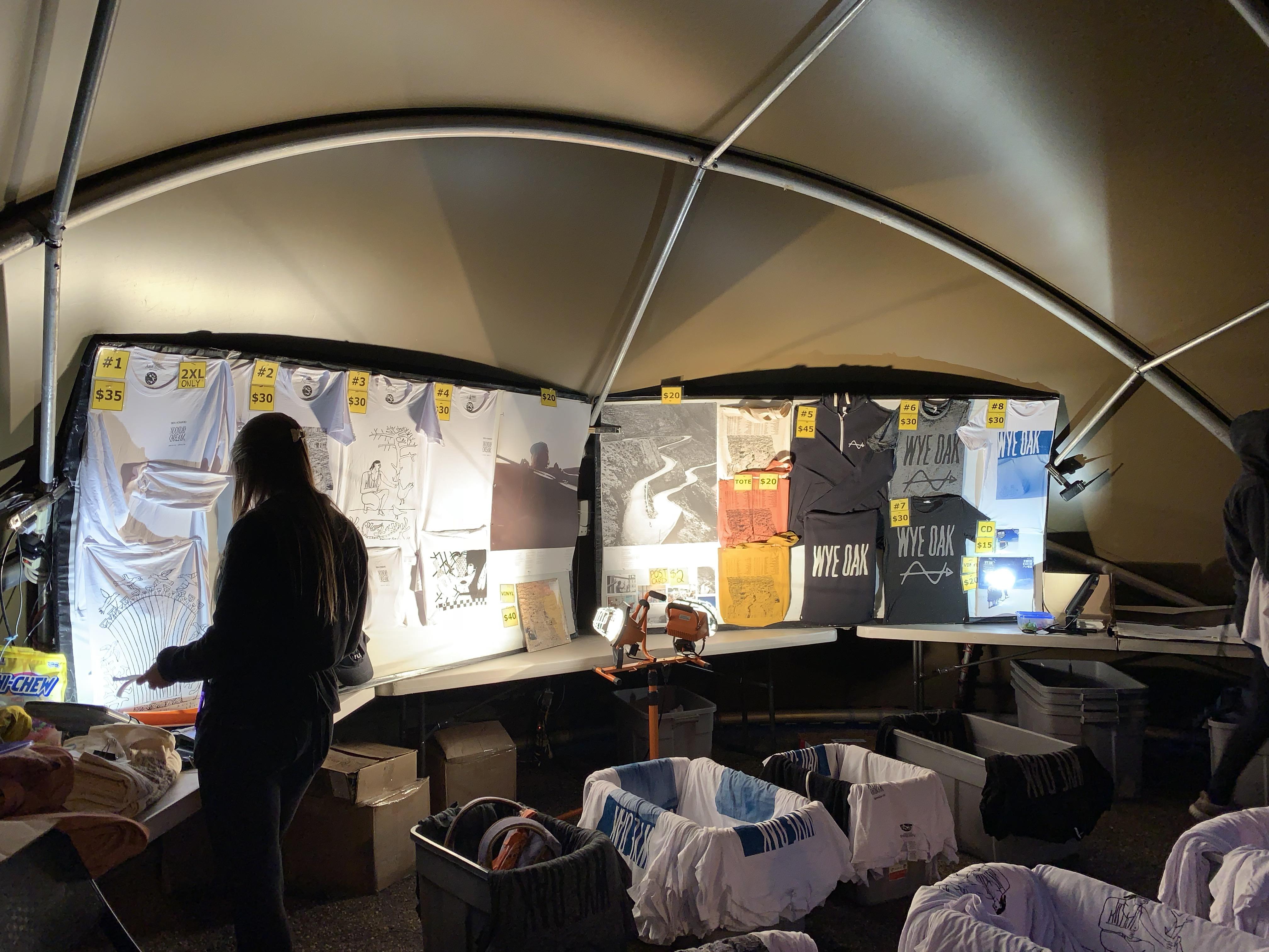 Merch Stand r/benhoward