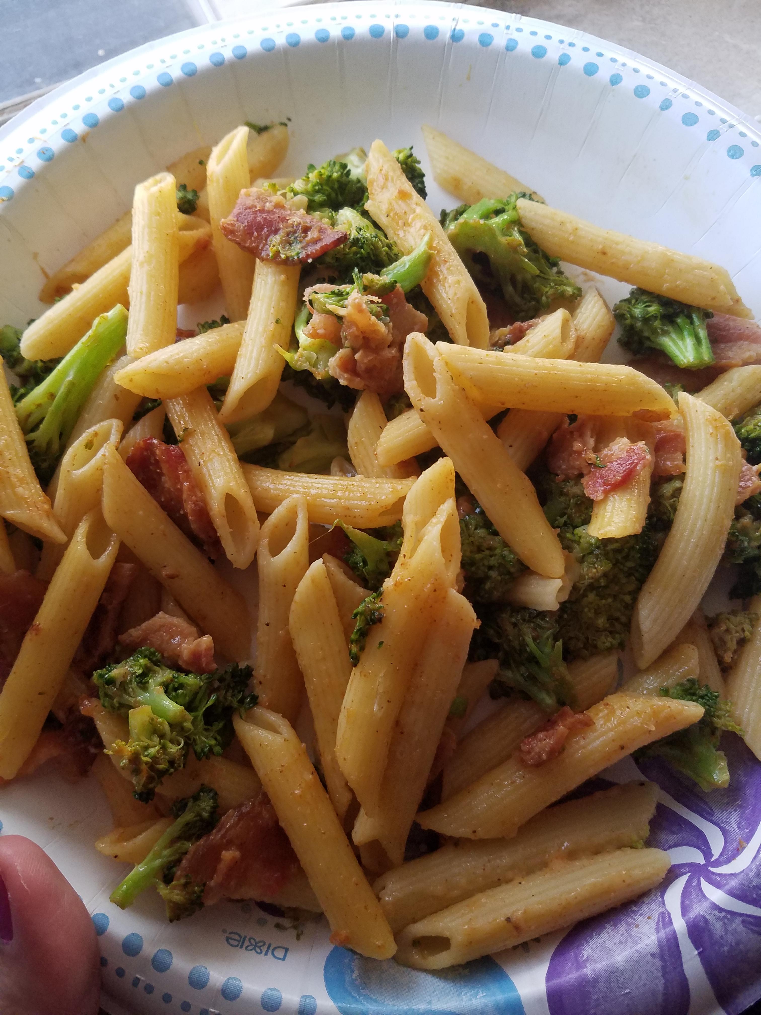 Pasta with bacon and cheese425cal per serving r/1200isplenty