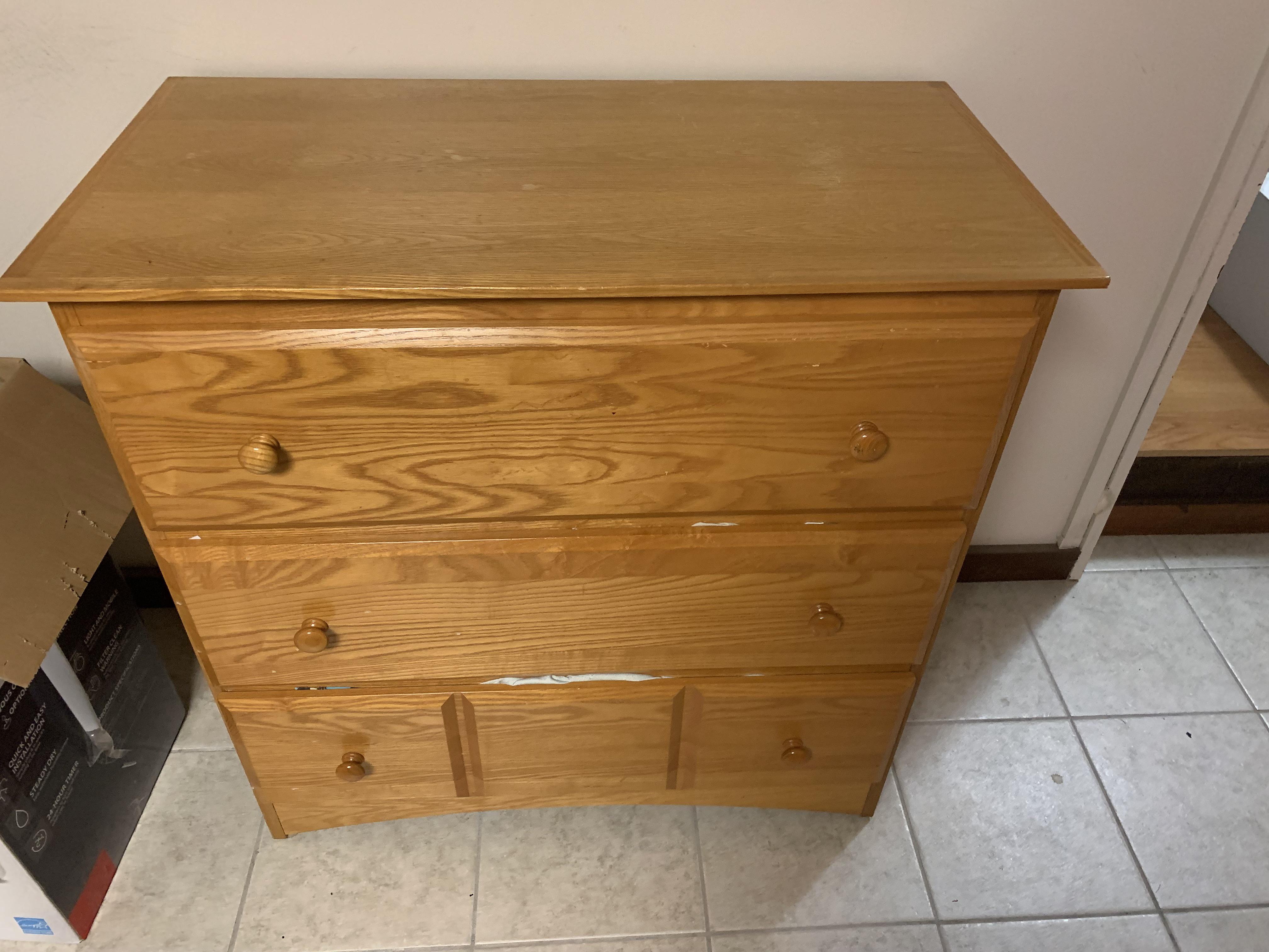 Can I put a 20 gallon fish tank on this dresser r/Aquariums