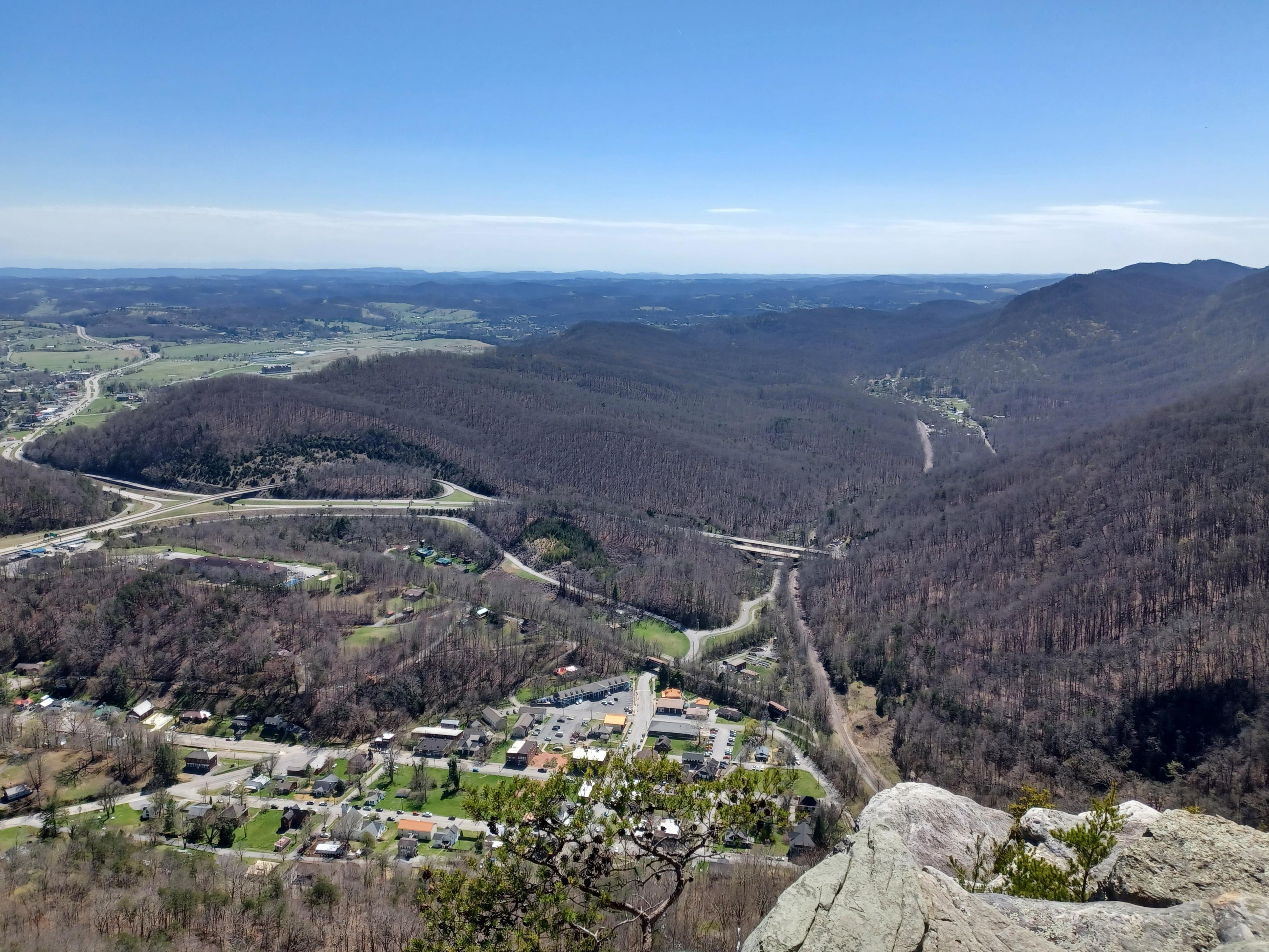 Another pic from the pinnacle located in Middlesboro Ky. Early spring