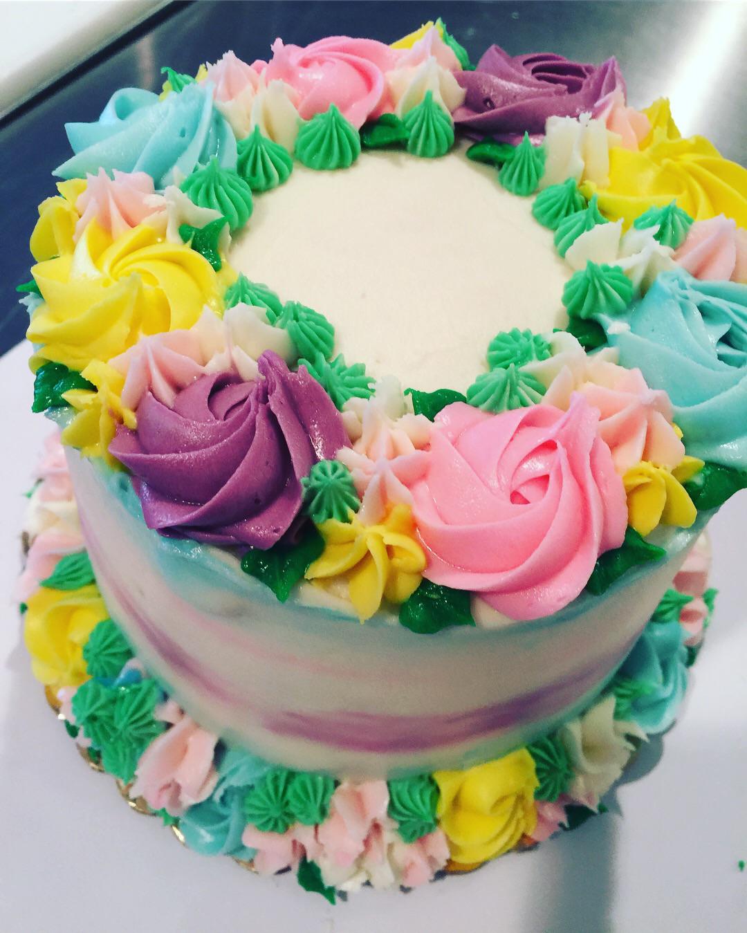 Made a pastel color cake with some water color technique siding 🧁 🍰 r