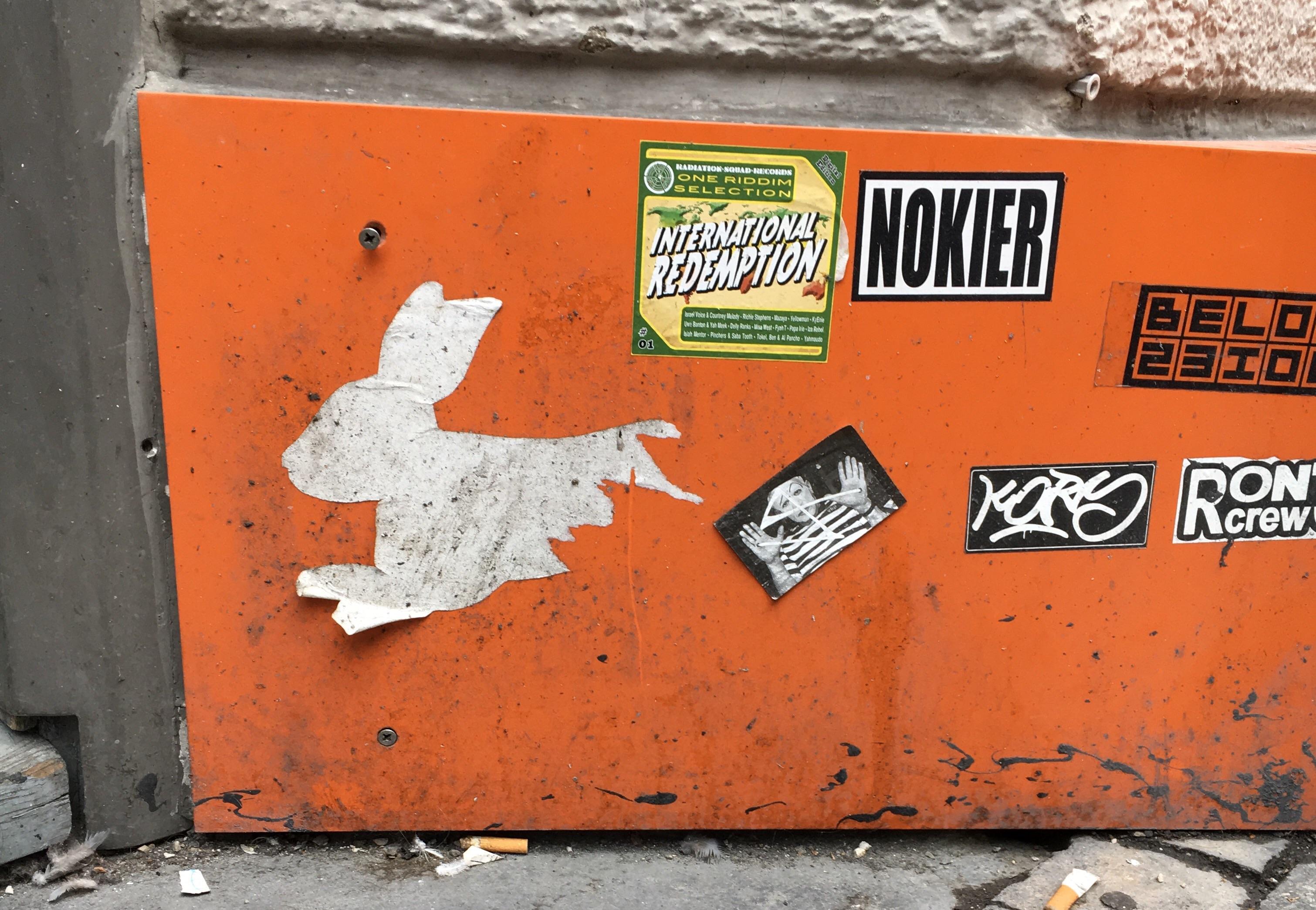 The wall paint that came off looks like a rabbit r/mildlyinteresting