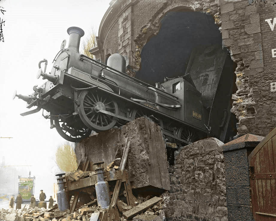 Harcourt Street Station Train Crash, 1900 r/ireland
