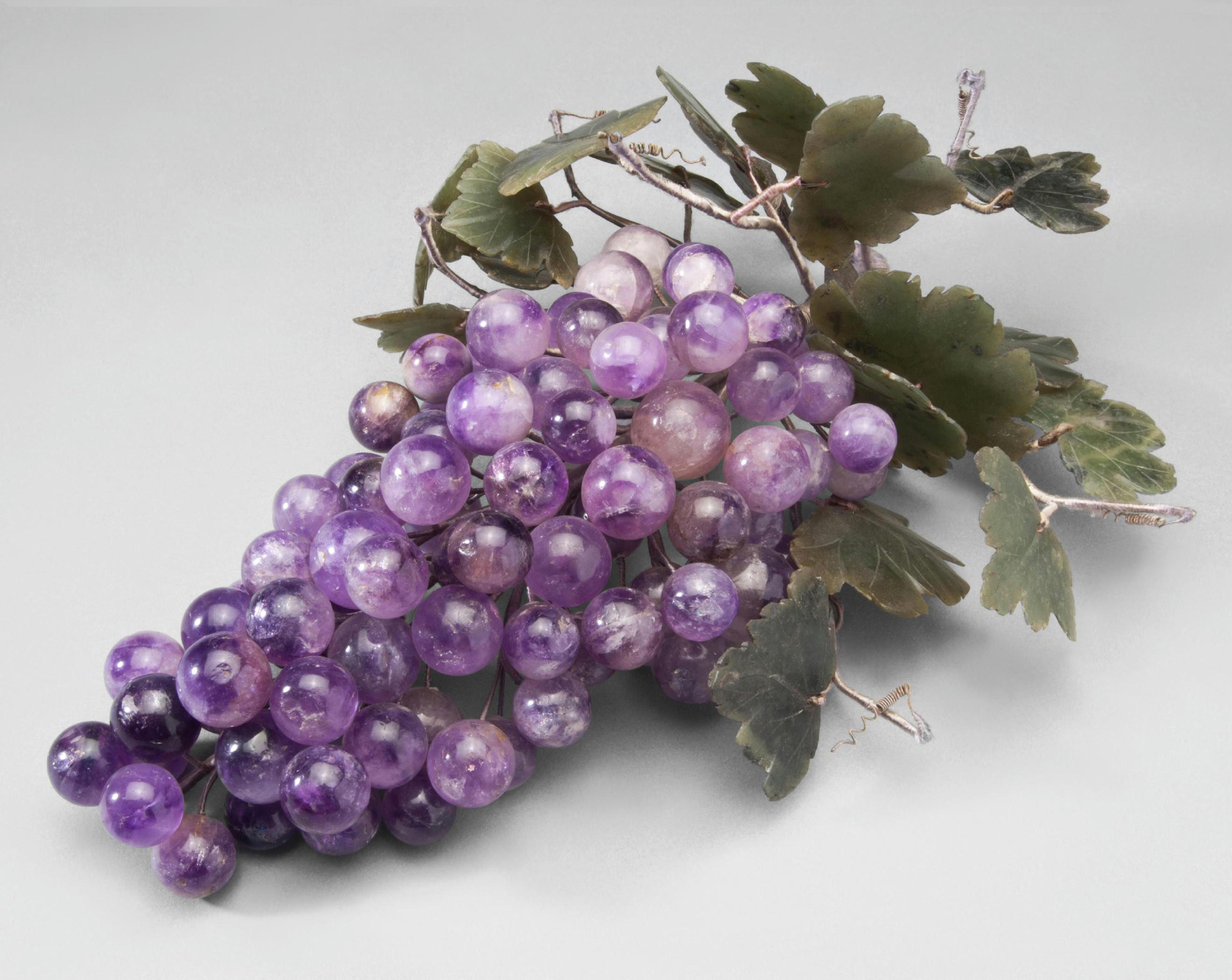 Amethyst grapes with jade leaves. China, Qing dynasty, 19th century