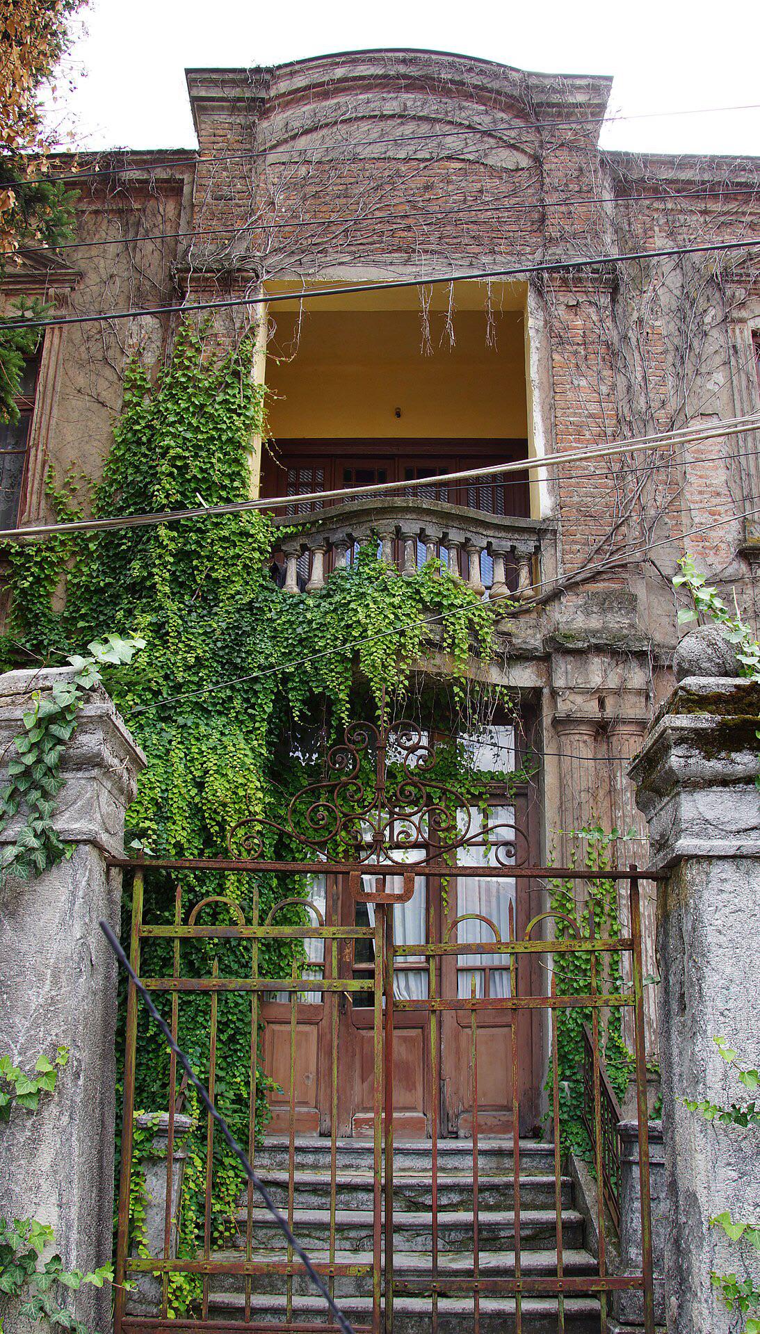 This abandoned house in Korçë, Albania. r/abandoned