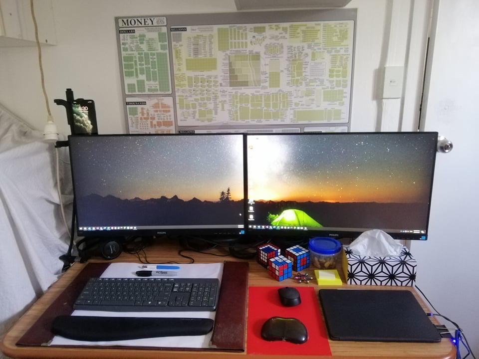 Rate my quarantine work desk r/malelivingspace