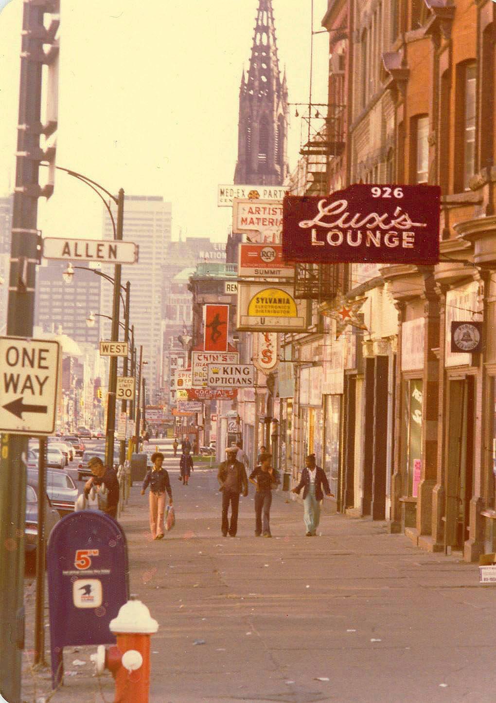Buffalo, NY Main Street near Allen (downtown) in 1977 r/TheWayWeWere