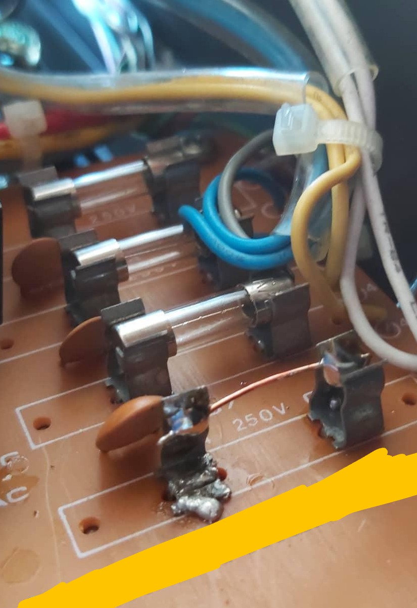 Is this the right way to fix a broken fuse holder? Pls rectify! r