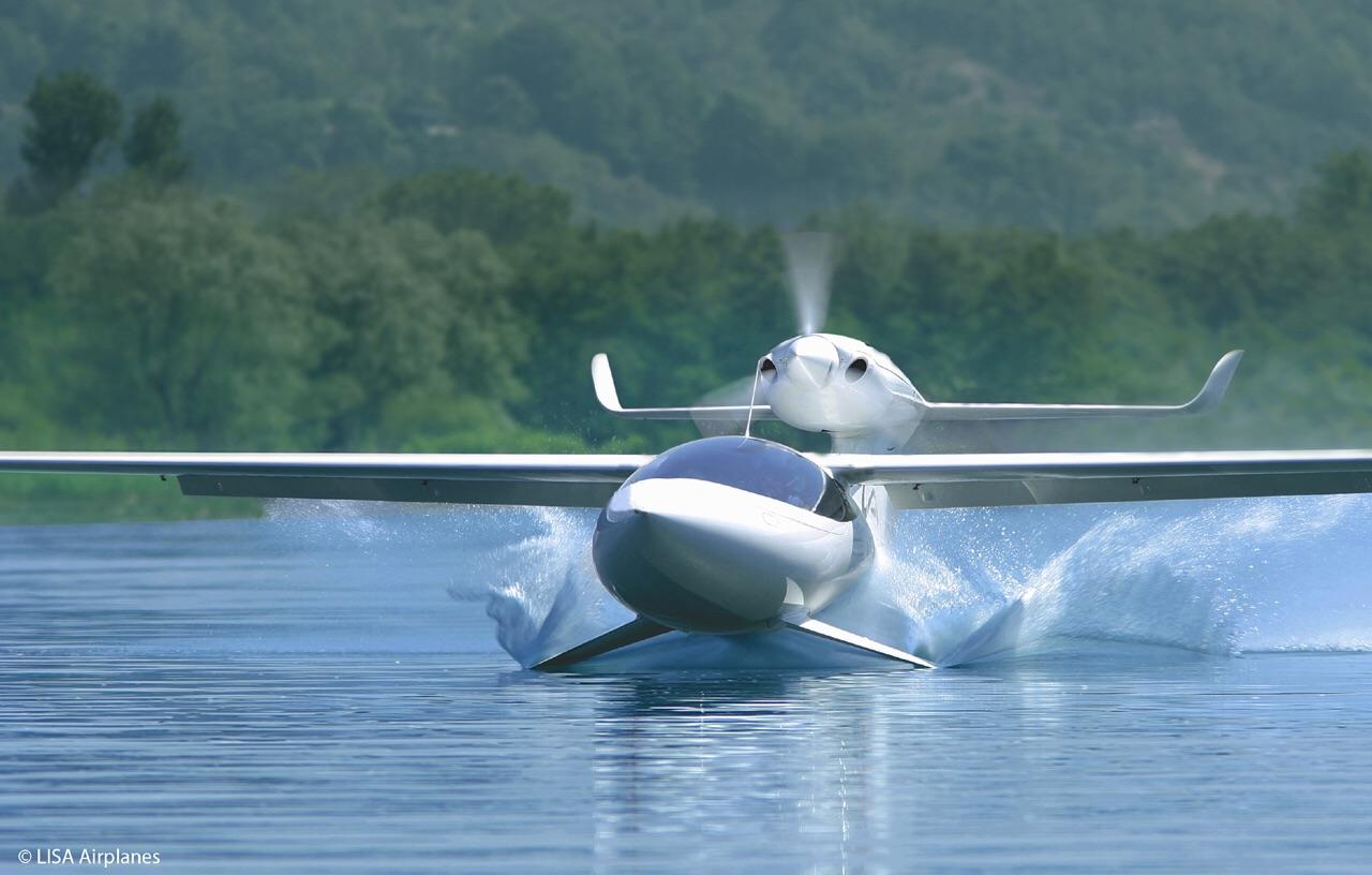LISA Akoya. A plane with hydrofoils capable of landing on land, water