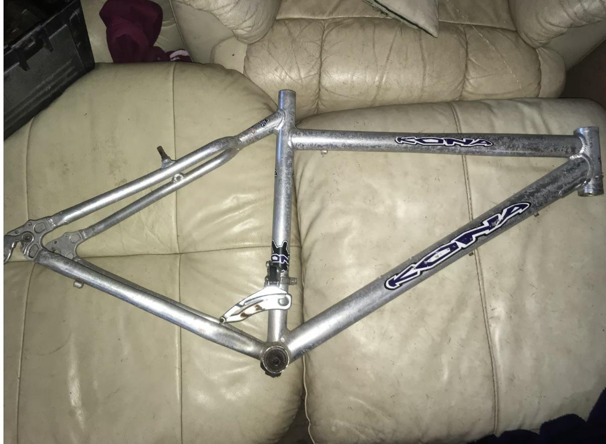 Can anyone tell me the model of this Kona frame please? Many thanks r/Bikebuilding