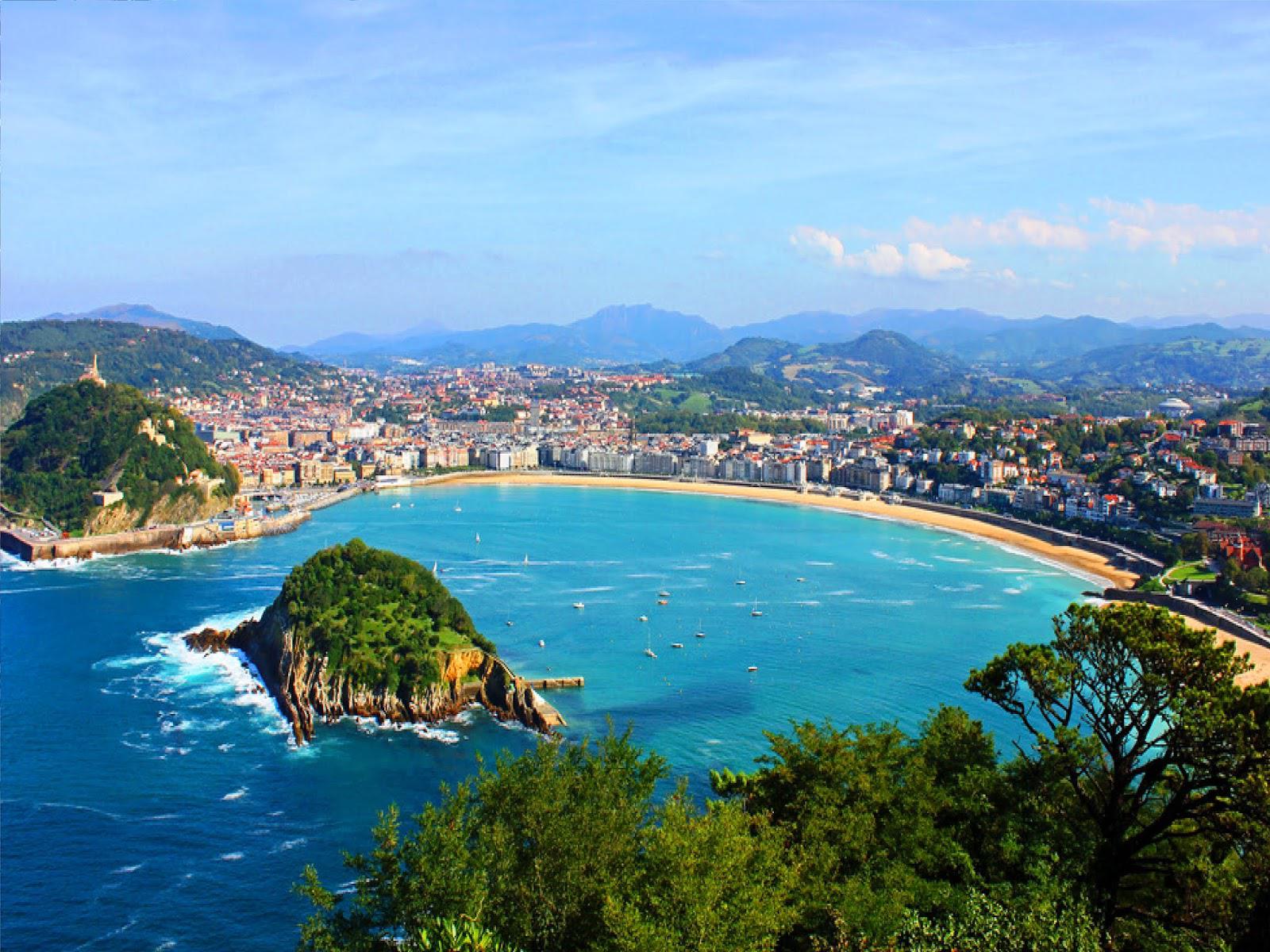 La concha beach, San Sebastián, Spain. r/europe